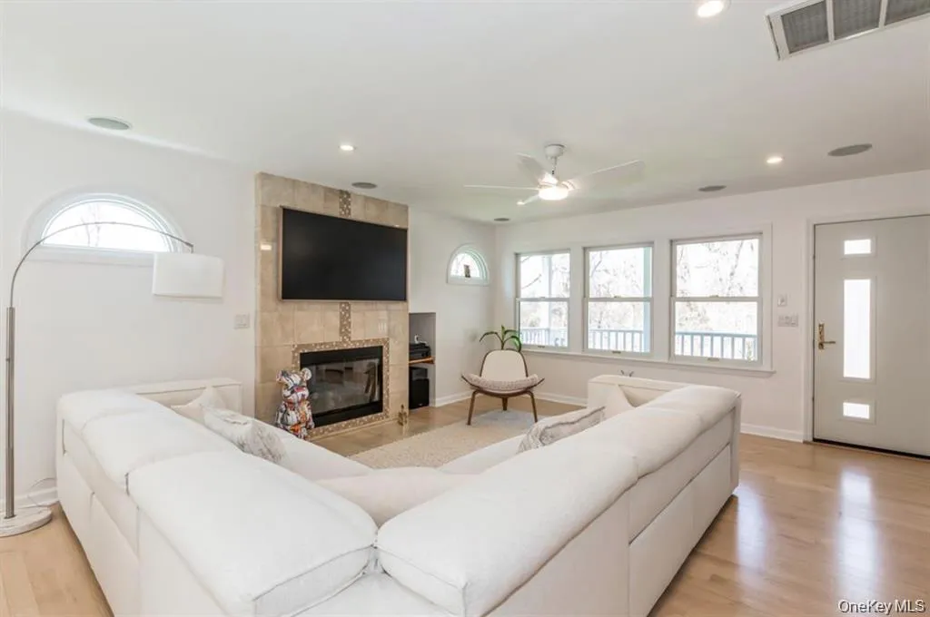 12 Midvale Avenue, Brookhaven, NY, 4 Bedrooms Bedrooms, 7 Rooms Rooms,3 BathroomsBathrooms,Residential,For Rent,Midvale,0,1045441 12 Midvale Avenue, Brookhaven, NY, 4 Bedrooms Bedrooms, 7 Rooms Rooms,3 BathroomsBathrooms,Residential,For Rent,Midvale,0,1045441