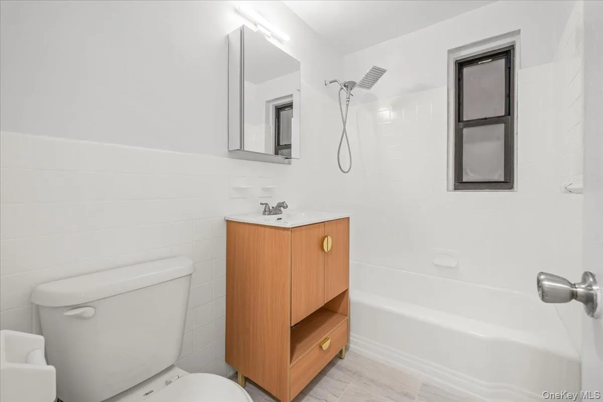3260 Netherland Avenue, New York, NY, 1 Bedroom Bedrooms, 4 Rooms Rooms,1 BathroomBathrooms,Residential,For Rent,Netherland,0,1045442 3260 Netherland Avenue, New York, NY, 1 Bedroom Bedrooms, 4 Rooms Rooms,1 BathroomBathrooms,Residential,For Rent,Netherland,0,1045442