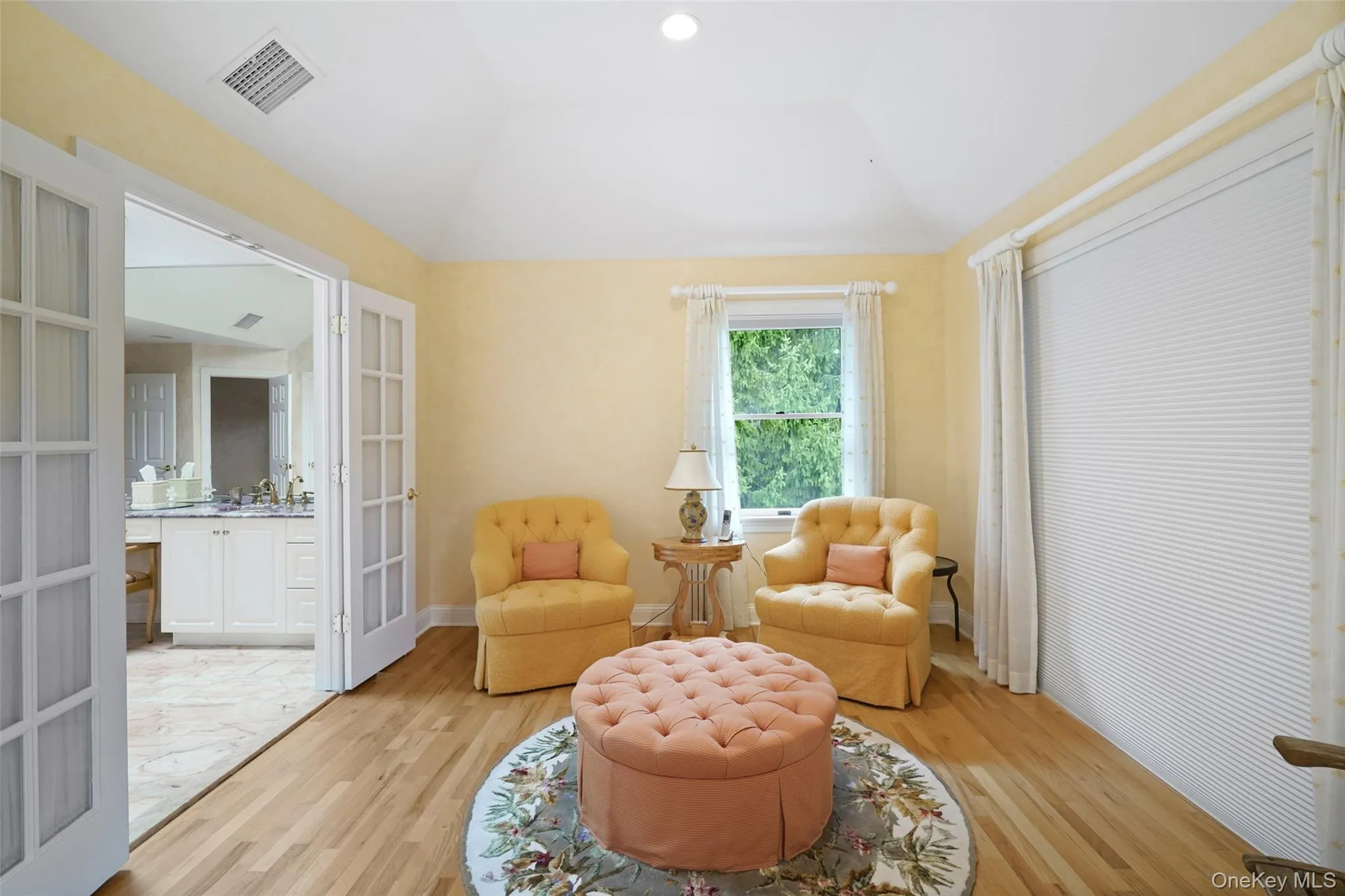 Sitting room in the primary bedroom with lakeview Sitting room in the primary bedroom with lakeview