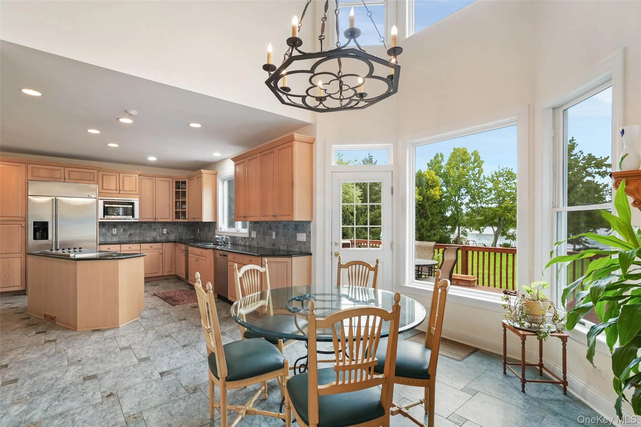 2-story sun-lit breakfast area with lake views 2-story sun-lit breakfast area with lake views