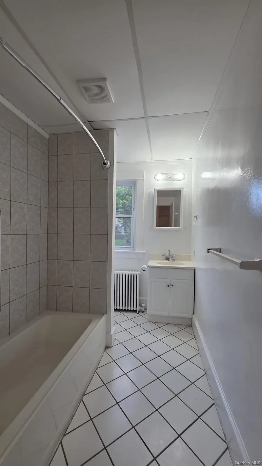 41 INNIS Avenue, Poughkeepsie, NY, 3 Bedrooms Bedrooms, 8 Rooms Rooms,1 BathroomBathrooms,Residential Lease,For Rent,INNIS,0,1045456 41 INNIS Avenue, Poughkeepsie, NY, 3 Bedrooms Bedrooms, 8 Rooms Rooms,1 BathroomBathrooms,Residential Lease,For Rent,INNIS,0,1045456