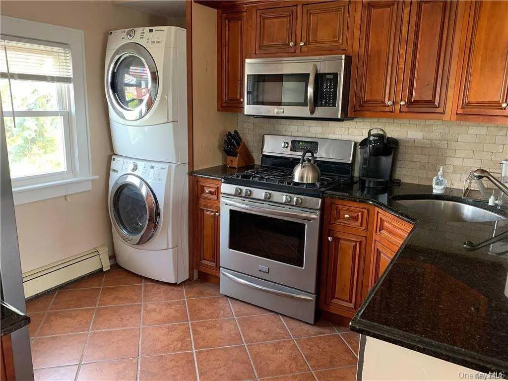 38 Clayton Avenue, Hempstead, NY, 1 Bedroom Bedrooms, 4 Rooms Rooms,1 BathroomBathrooms,Residential Lease,For Rent,Clayton,0,1045459 38 Clayton Avenue, Hempstead, NY, 1 Bedroom Bedrooms, 4 Rooms Rooms,1 BathroomBathrooms,Residential Lease,For Rent,Clayton,0,1045459