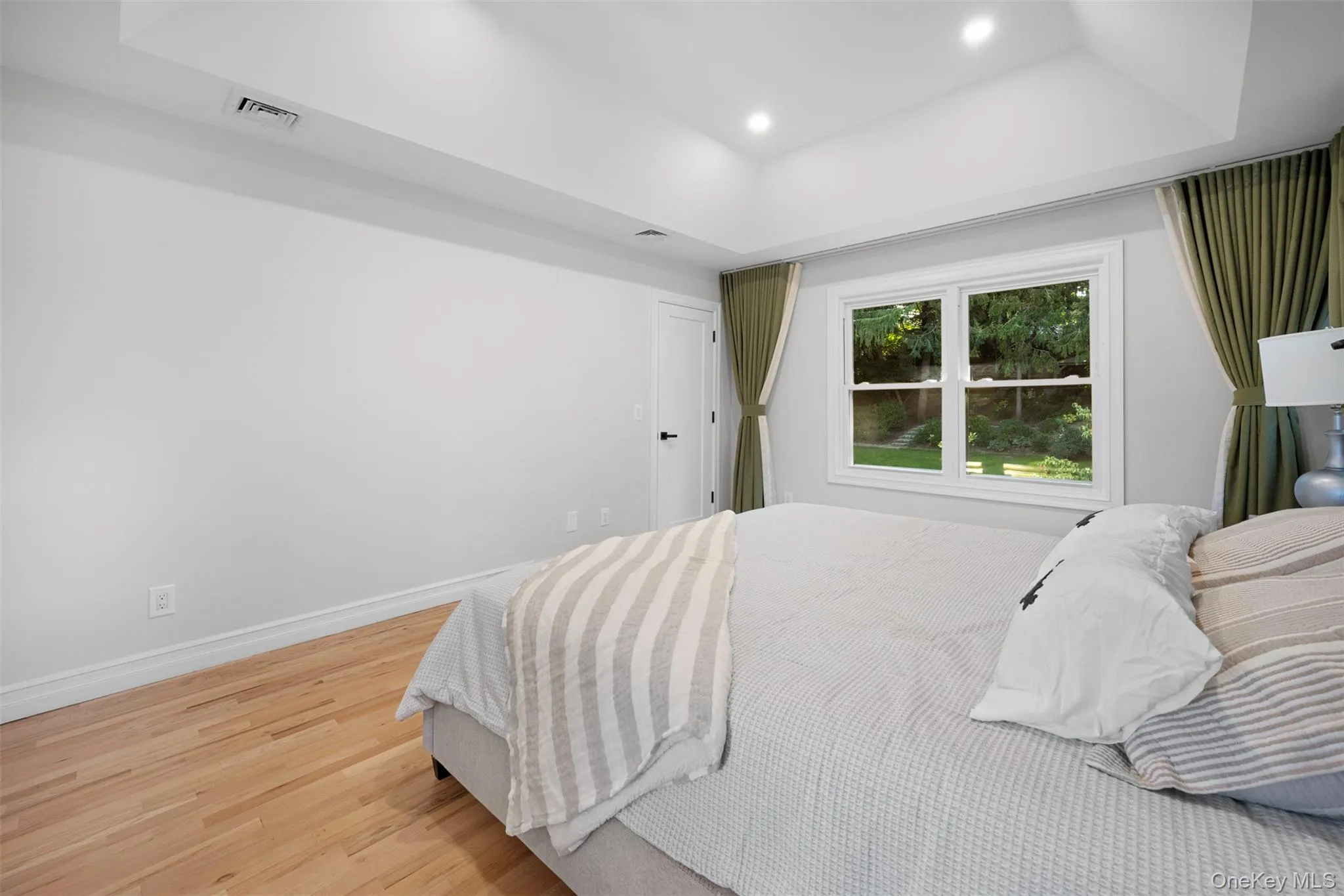 20 Chestnut Drive, North Hempstead, NY, 5 Bedrooms Bedrooms, 10 Rooms Rooms,4 BathroomsBathrooms,Residential,For Rent,Chestnut,0,1045469 20 Chestnut Drive, North Hempstead, NY, 5 Bedrooms Bedrooms, 10 Rooms Rooms,4 BathroomsBathrooms,Residential,For Rent,Chestnut,0,1045469
