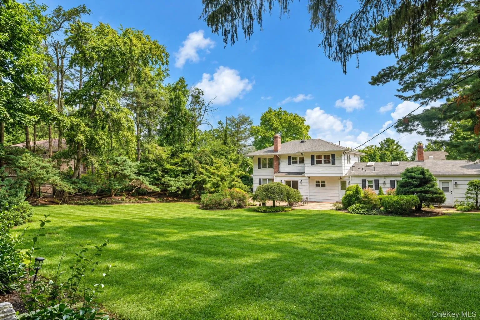 20 Chestnut Drive, North Hempstead, NY, 5 Bedrooms Bedrooms, 10 Rooms Rooms,4 BathroomsBathrooms,Residential,For Rent,Chestnut,0,1045469 20 Chestnut Drive, North Hempstead, NY, 5 Bedrooms Bedrooms, 10 Rooms Rooms,4 BathroomsBathrooms,Residential,For Rent,Chestnut,0,1045469