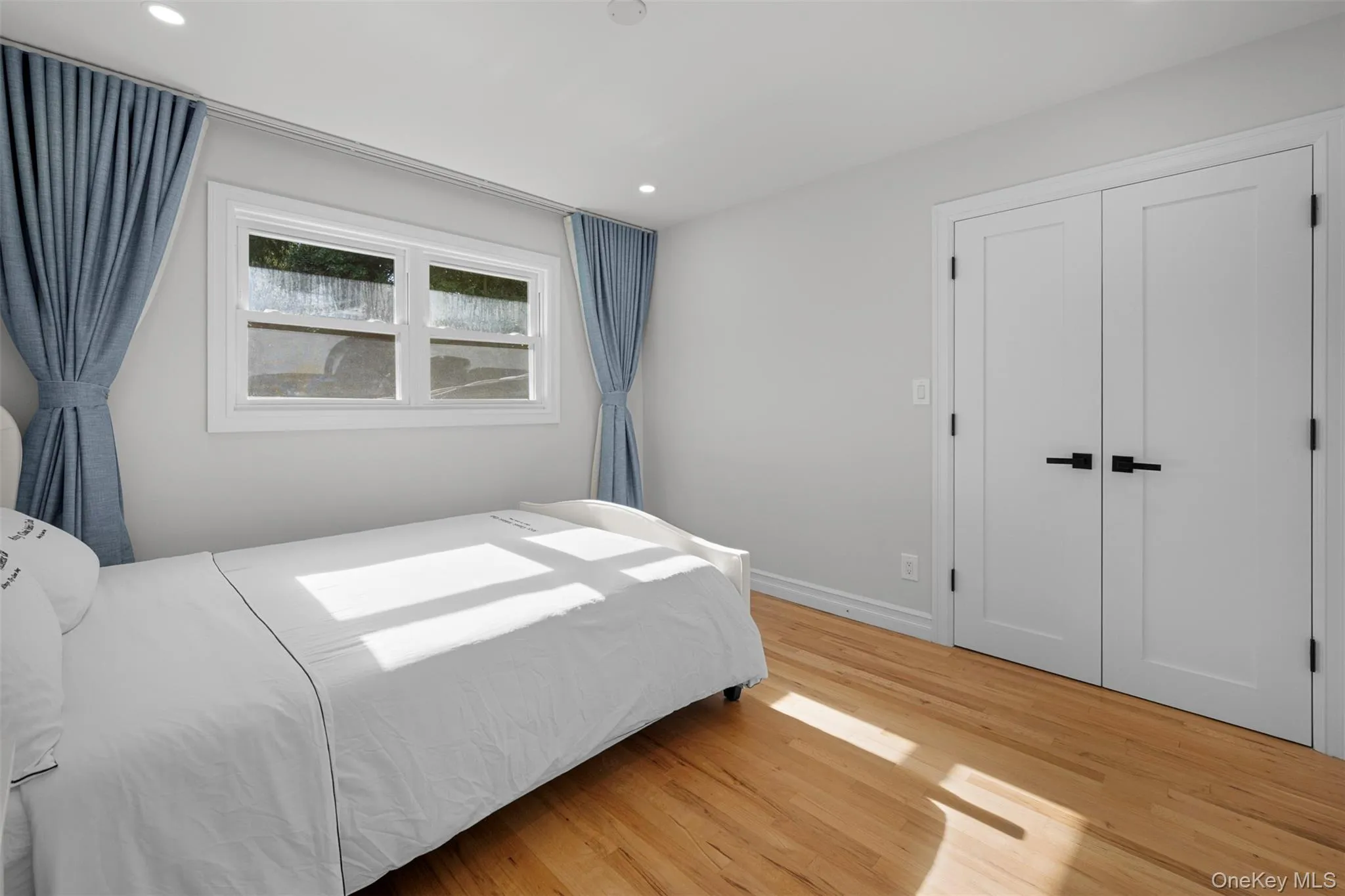 20 Chestnut Drive, North Hempstead, NY, 5 Bedrooms Bedrooms, 10 Rooms Rooms,4 BathroomsBathrooms,Residential,For Rent,Chestnut,0,1045469 20 Chestnut Drive, North Hempstead, NY, 5 Bedrooms Bedrooms, 10 Rooms Rooms,4 BathroomsBathrooms,Residential,For Rent,Chestnut,0,1045469