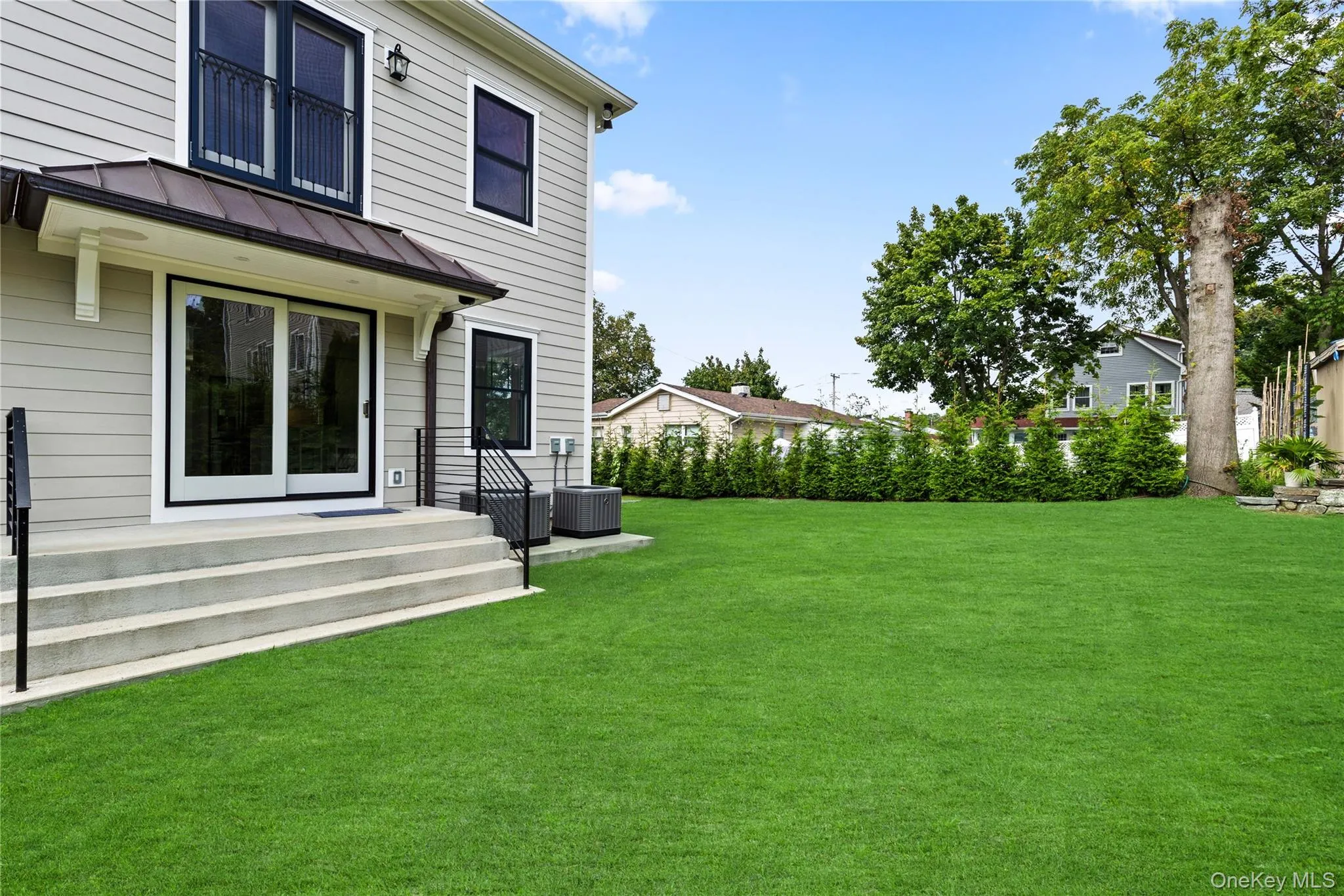 Duplex L enjoys the garden to the left which wraps around the edifice toward the driveway. Duplex L enjoys the garden to the left which wraps around the edifice toward the driveway.