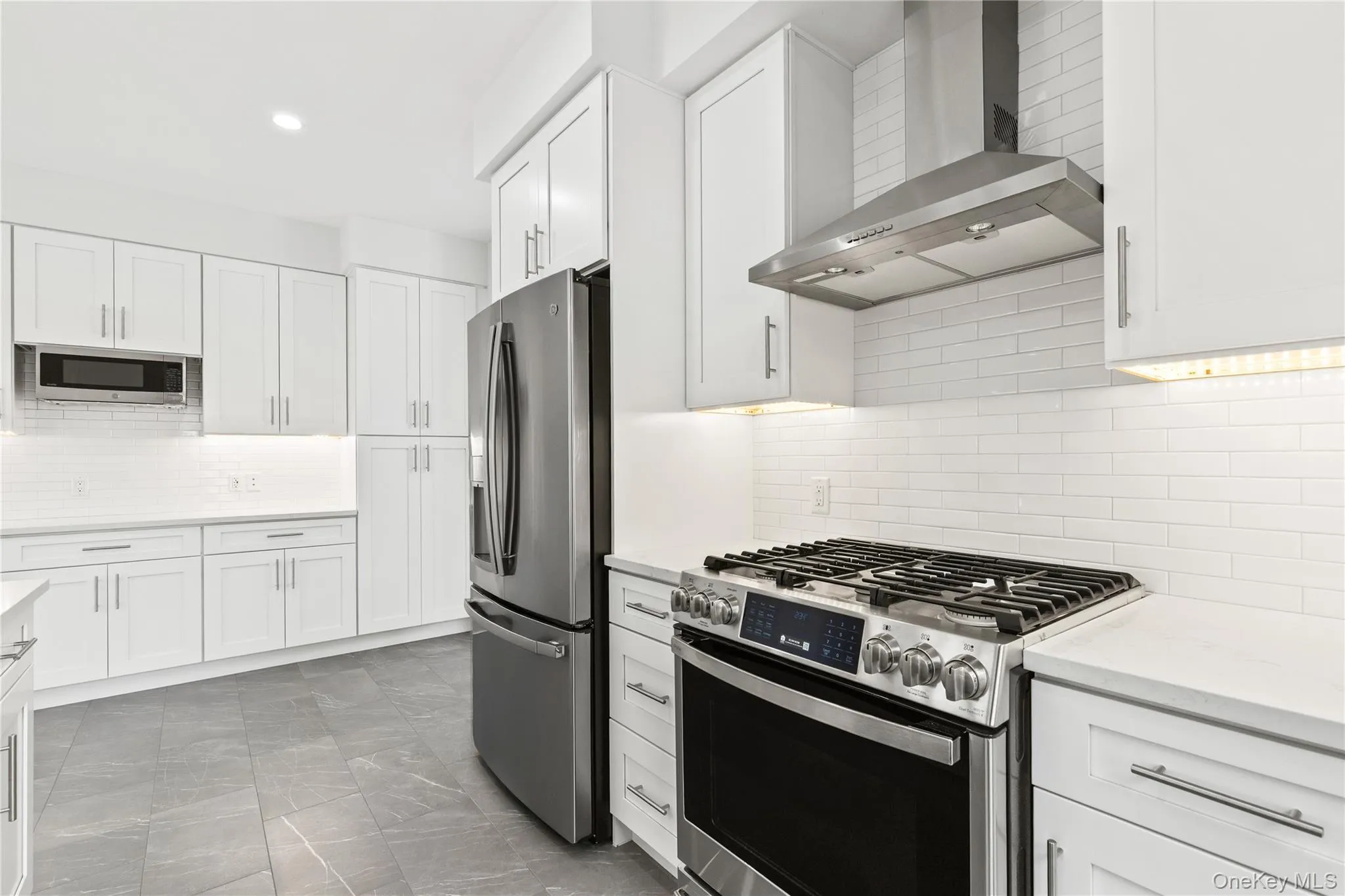 Thoughtful design and quality materials blend with functionality for every cooks' delight. Thoughtful design and quality materials blend with functionality for every cooks' delight.