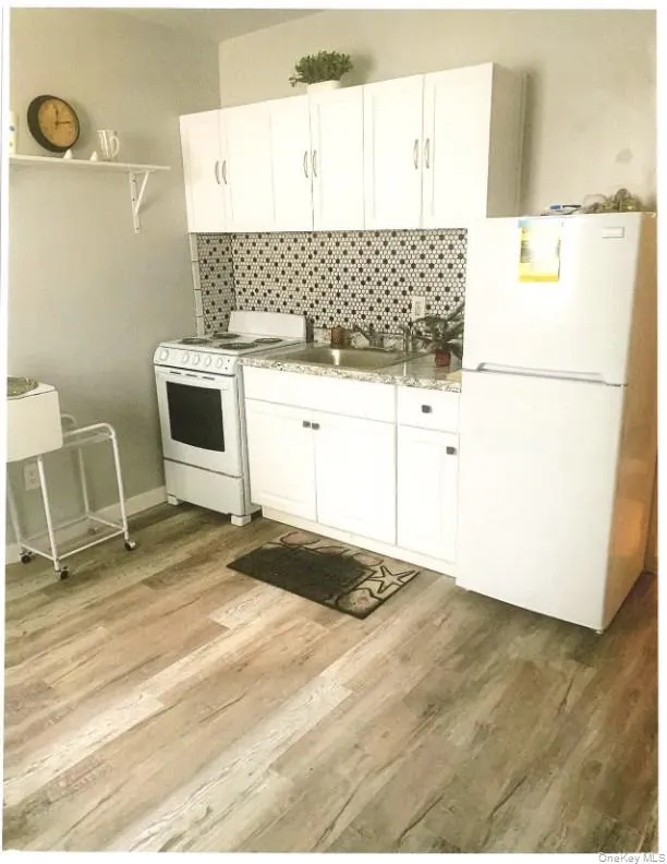 330 Florida Avenue, Babylon, NY, 3 Bedrooms Bedrooms, 8 Rooms Rooms,2 BathroomsBathrooms,Residential,For Rent,Florida,0,1045491 330 Florida Avenue, Babylon, NY, 3 Bedrooms Bedrooms, 8 Rooms Rooms,2 BathroomsBathrooms,Residential,For Rent,Florida,0,1045491
