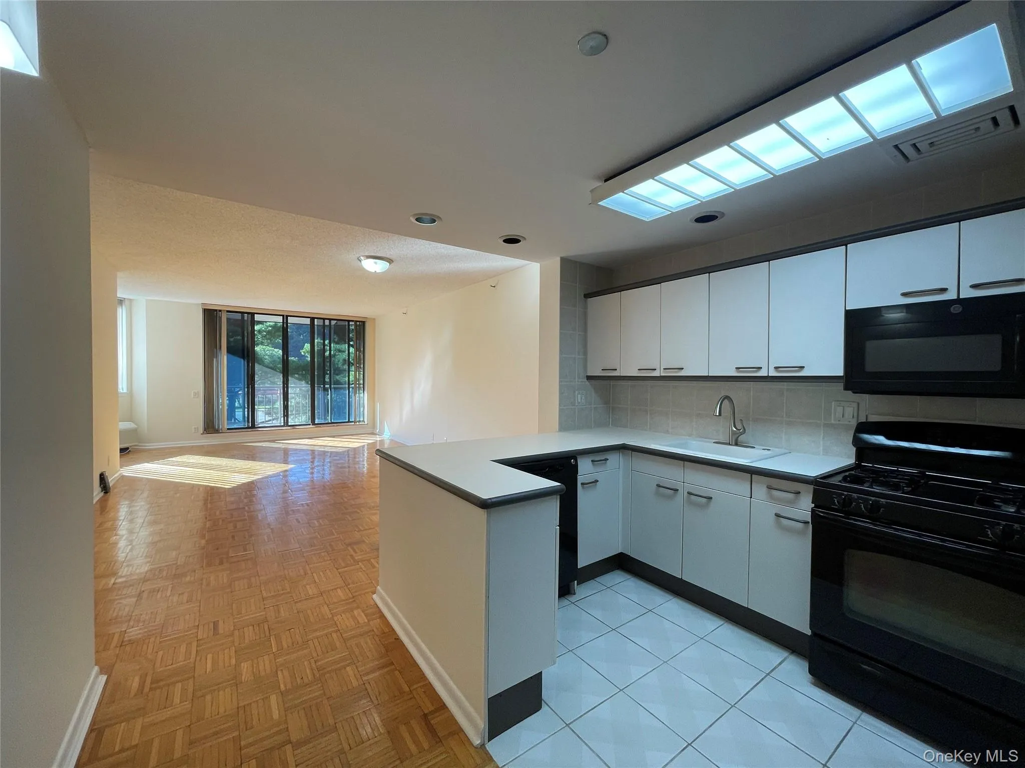 50 Hartsdale Avenue, Greenburgh, NY, 2 Bedrooms Bedrooms, 3 Rooms Rooms,2 BathroomsBathrooms,Residential Lease,For Rent,Hartsdale,0,1045500 50 Hartsdale Avenue, Greenburgh, NY, 2 Bedrooms Bedrooms, 3 Rooms Rooms,2 BathroomsBathrooms,Residential Lease,For Rent,Hartsdale,0,1045500