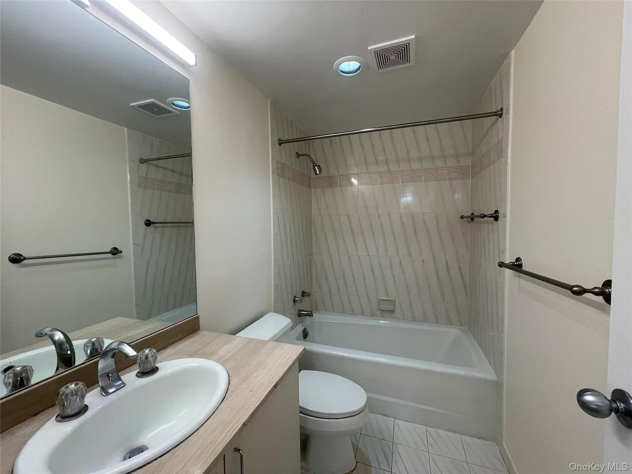 50 Hartsdale Avenue, Greenburgh, NY, 2 Bedrooms Bedrooms, 3 Rooms Rooms,2 BathroomsBathrooms,Residential Lease,For Rent,Hartsdale,0,1045500 50 Hartsdale Avenue, Greenburgh, NY, 2 Bedrooms Bedrooms, 3 Rooms Rooms,2 BathroomsBathrooms,Residential Lease,For Rent,Hartsdale,0,1045500