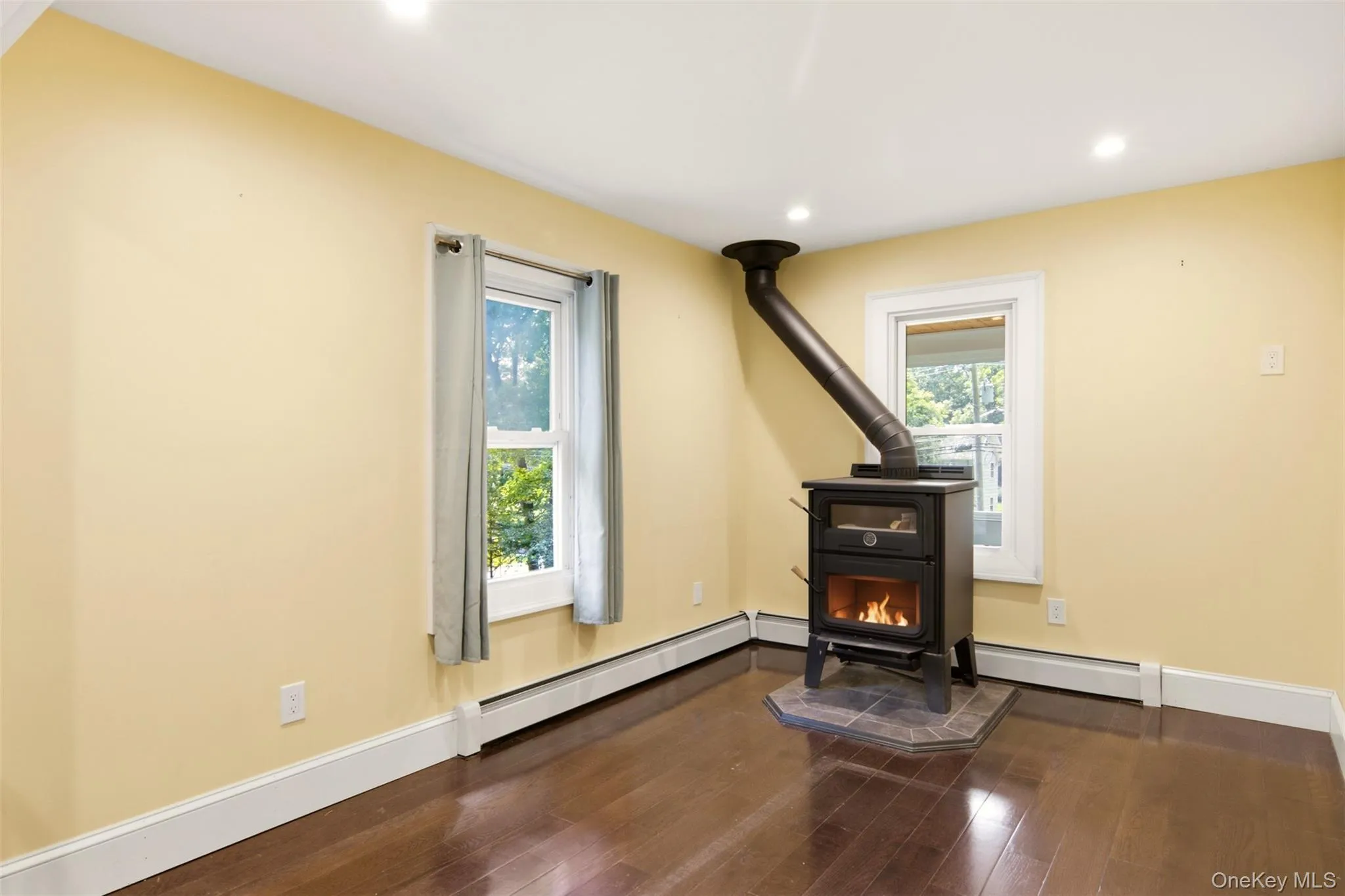 69 Ridgeway Avenue, Brookhaven, NY, 3 Bedrooms Bedrooms, 7 Rooms Rooms,1 BathroomBathrooms,Residential,For Rent,Ridgeway,0,1045503 69 Ridgeway Avenue, Brookhaven, NY, 3 Bedrooms Bedrooms, 7 Rooms Rooms,1 BathroomBathrooms,Residential,For Rent,Ridgeway,0,1045503