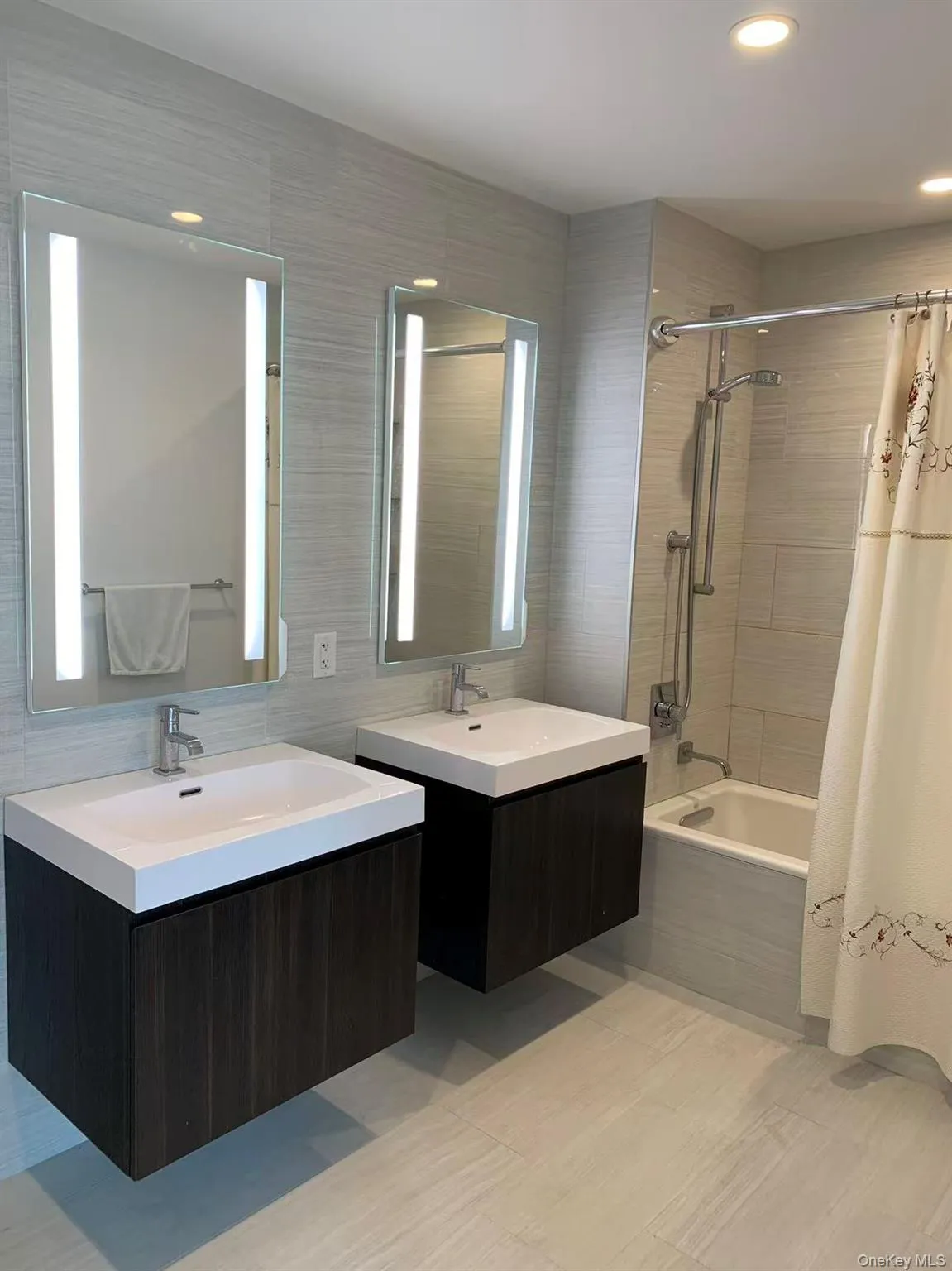 131-03 40th Road, New York, NY, 2 Bedrooms Bedrooms, 6 Rooms Rooms,2 BathroomsBathrooms,Residential Lease,For Rent,40th,0,1045510 131-03 40th Road, New York, NY, 2 Bedrooms Bedrooms, 6 Rooms Rooms,2 BathroomsBathrooms,Residential Lease,For Rent,40th,0,1045510