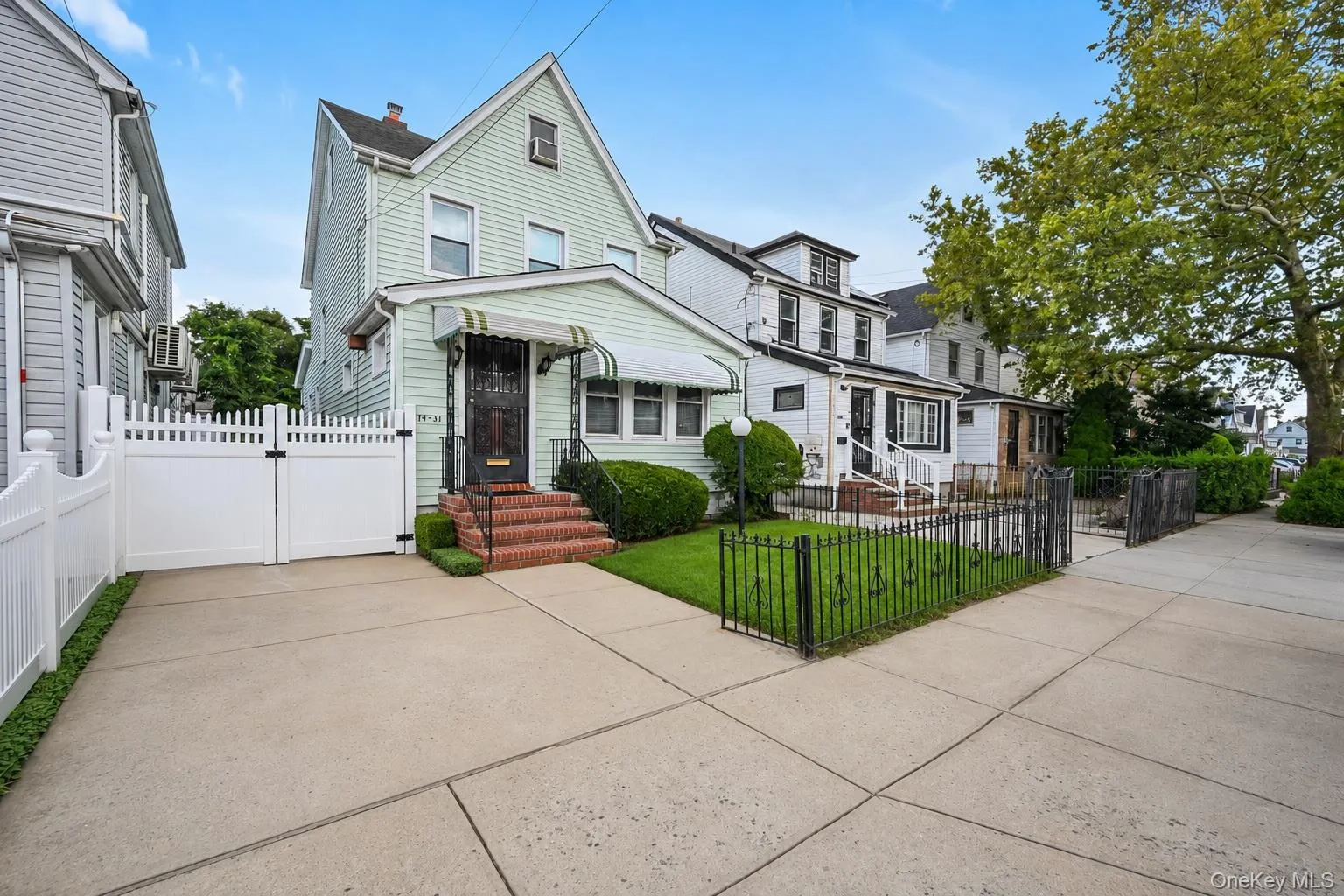 114-31 210th Street, New York, NY, 4 Bedrooms Bedrooms, 9 Rooms Rooms,1 BathroomBathrooms,Residential,For Rent,210th,0,1045523 114-31 210th Street, New York, NY, 4 Bedrooms Bedrooms, 9 Rooms Rooms,1 BathroomBathrooms,Residential,For Rent,210th,0,1045523