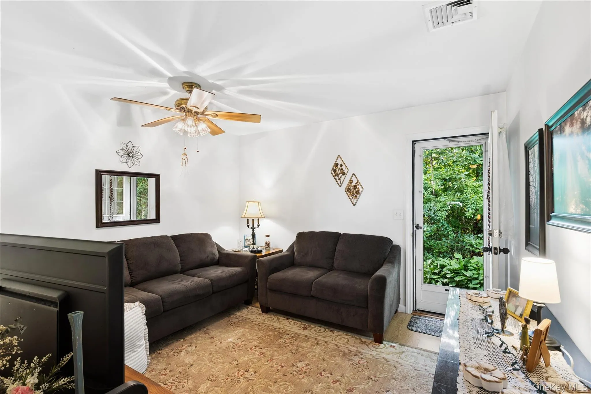 351 Forest Lane, Smithtown, NY, 5 Bedrooms Bedrooms, 11 Rooms Rooms,3 BathroomsBathrooms,Residential,For Rent,Forest,0,1045526 351 Forest Lane, Smithtown, NY, 5 Bedrooms Bedrooms, 11 Rooms Rooms,3 BathroomsBathrooms,Residential,For Rent,Forest,0,1045526