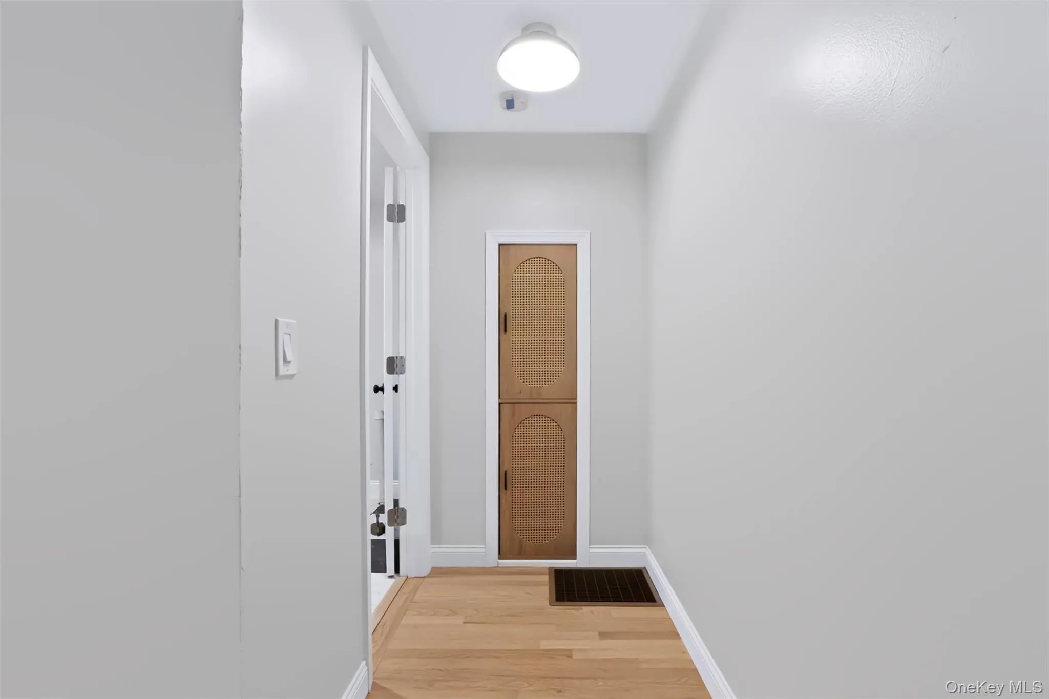105 White Street, Newburgh (town), NY, 2 Bedrooms Bedrooms, 5 Rooms Rooms,1 BathroomBathrooms,Residential,For Rent,White,0,1045532 105 White Street, Newburgh (town), NY, 2 Bedrooms Bedrooms, 5 Rooms Rooms,1 BathroomBathrooms,Residential,For Rent,White,0,1045532
