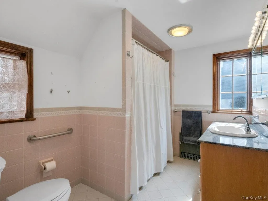Huge Hall bath Huge Hall bath