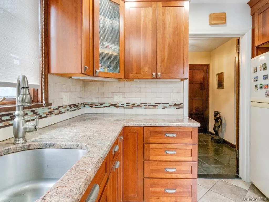 Good looking tile backsplash Good looking tile backsplash