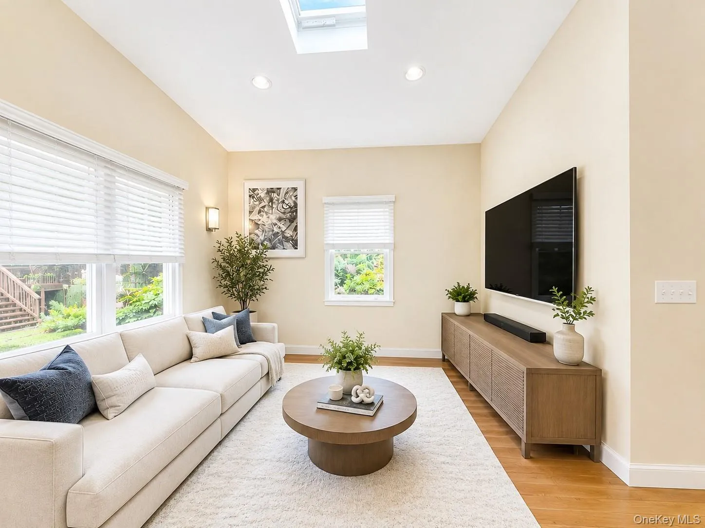 Sunroom / Den Virtually staged Sunroom / Den Virtually staged