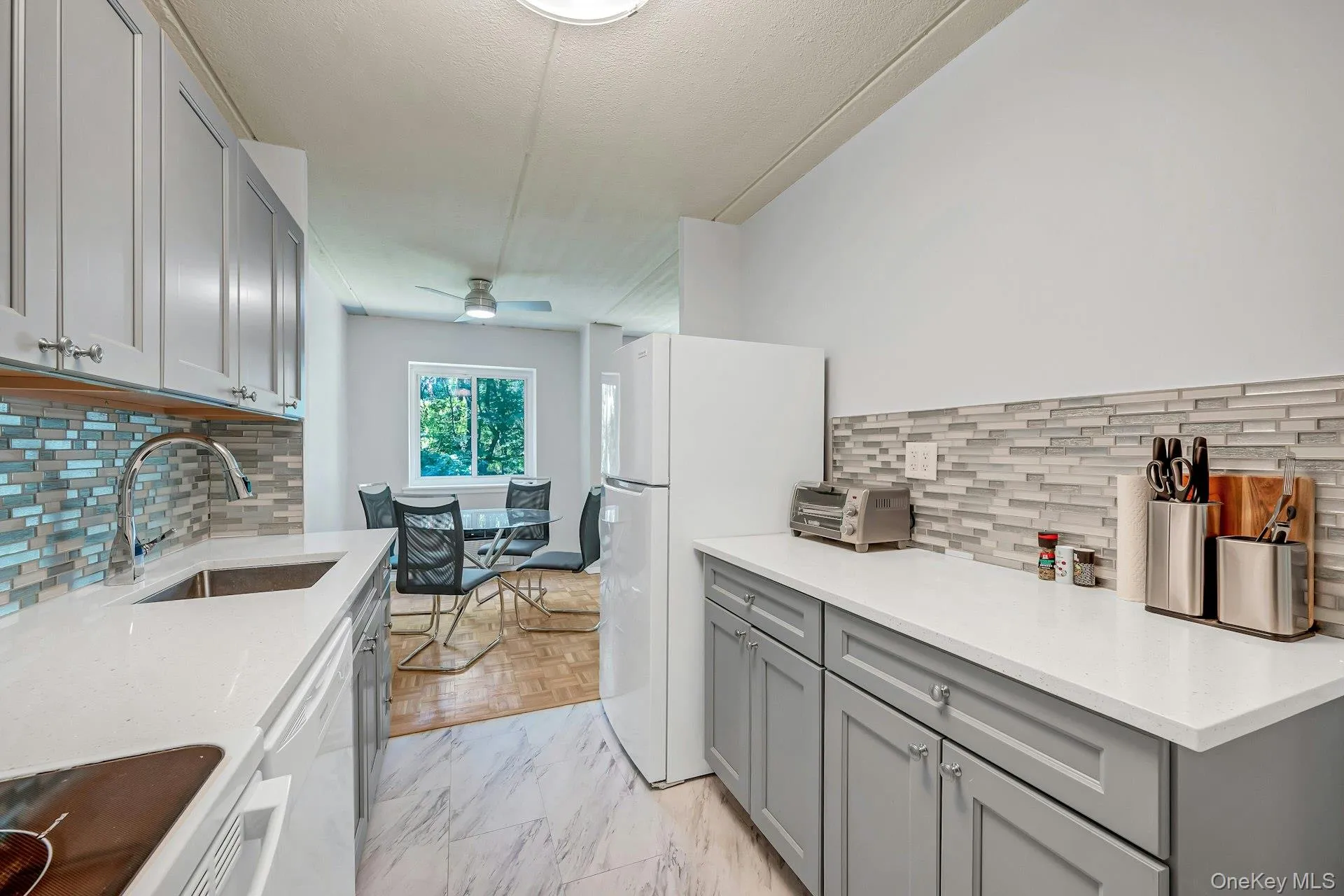 416 Benedict Avenue, Greenburgh, NY, 1 Bedroom Bedrooms, 4 Rooms Rooms,1 BathroomBathrooms,Residential,For Rent,Benedict,0,1045556 416 Benedict Avenue, Greenburgh, NY, 1 Bedroom Bedrooms, 4 Rooms Rooms,1 BathroomBathrooms,Residential,For Rent,Benedict,0,1045556