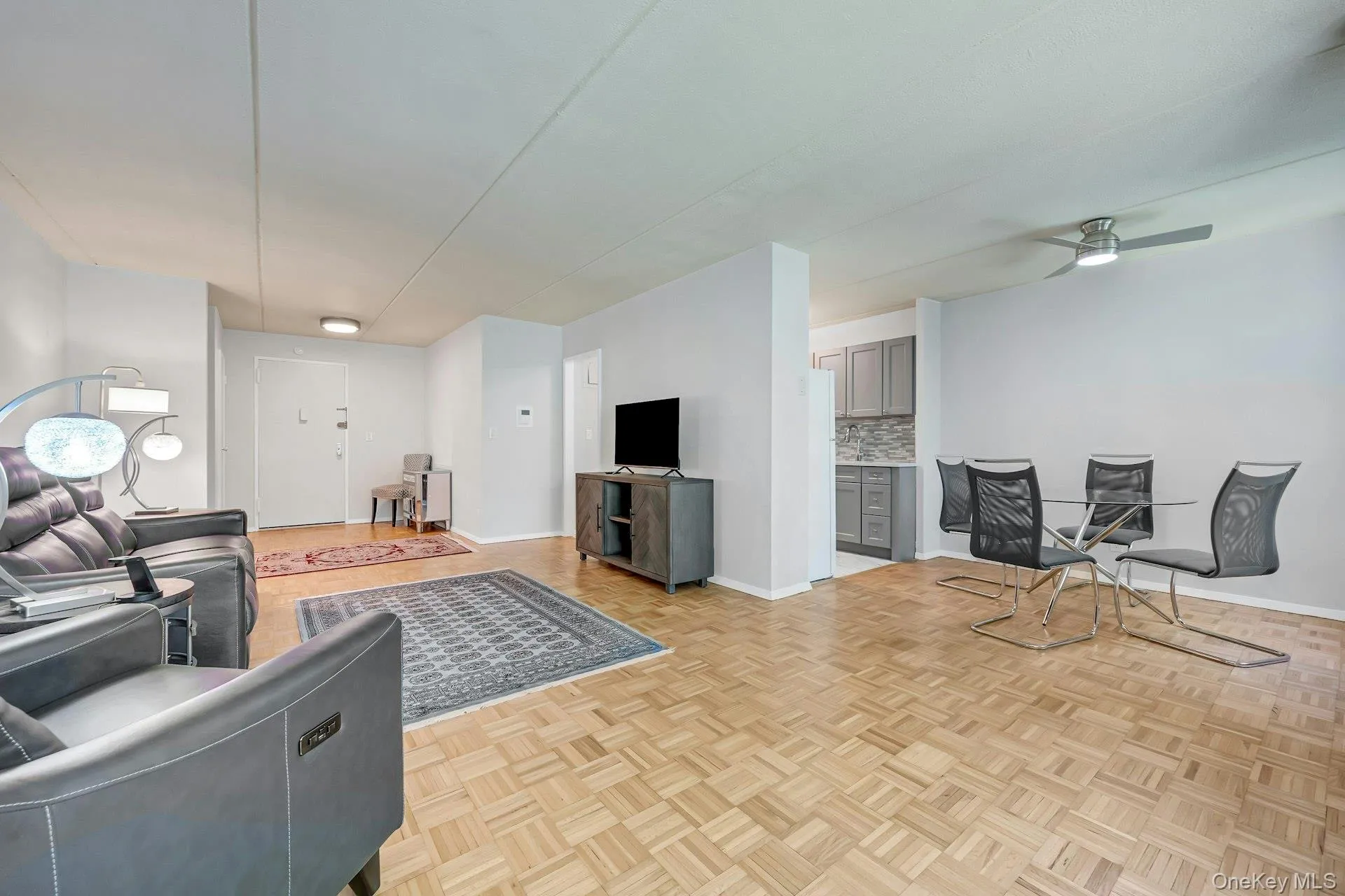 416 Benedict Avenue, Greenburgh, NY, 1 Bedroom Bedrooms, 4 Rooms Rooms,1 BathroomBathrooms,Residential,For Rent,Benedict,0,1045556 416 Benedict Avenue, Greenburgh, NY, 1 Bedroom Bedrooms, 4 Rooms Rooms,1 BathroomBathrooms,Residential,For Rent,Benedict,0,1045556