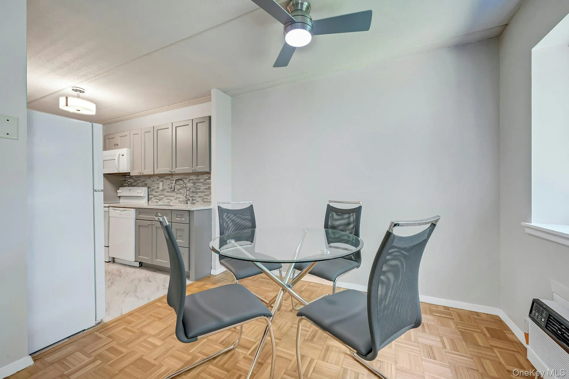 416 Benedict Avenue, Greenburgh, NY, 1 Bedroom Bedrooms, 4 Rooms Rooms,1 BathroomBathrooms,Residential,For Rent,Benedict,0,1045556 416 Benedict Avenue, Greenburgh, NY, 1 Bedroom Bedrooms, 4 Rooms Rooms,1 BathroomBathrooms,Residential,For Rent,Benedict,0,1045556