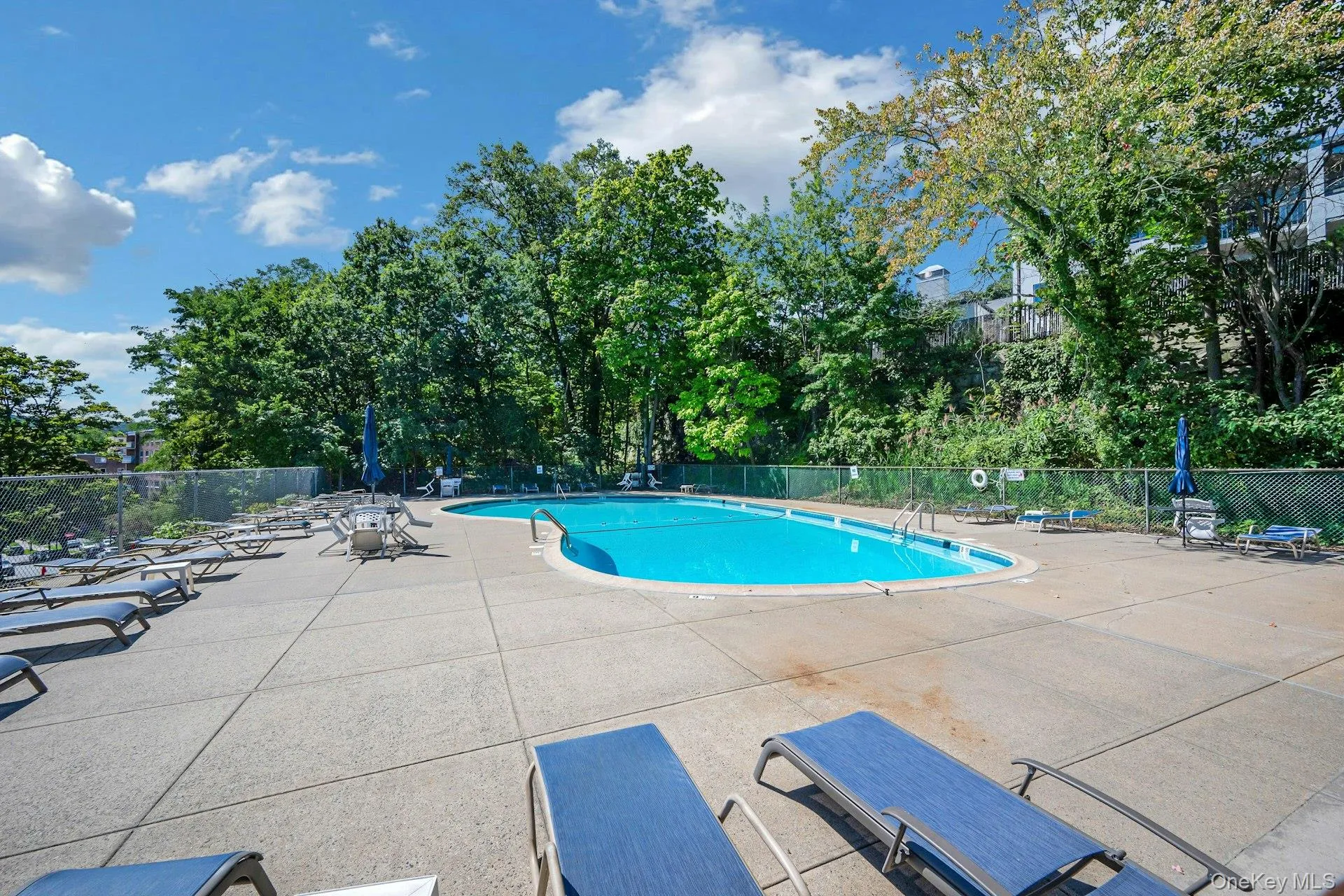 Well kept good sized pool Well kept good sized pool
