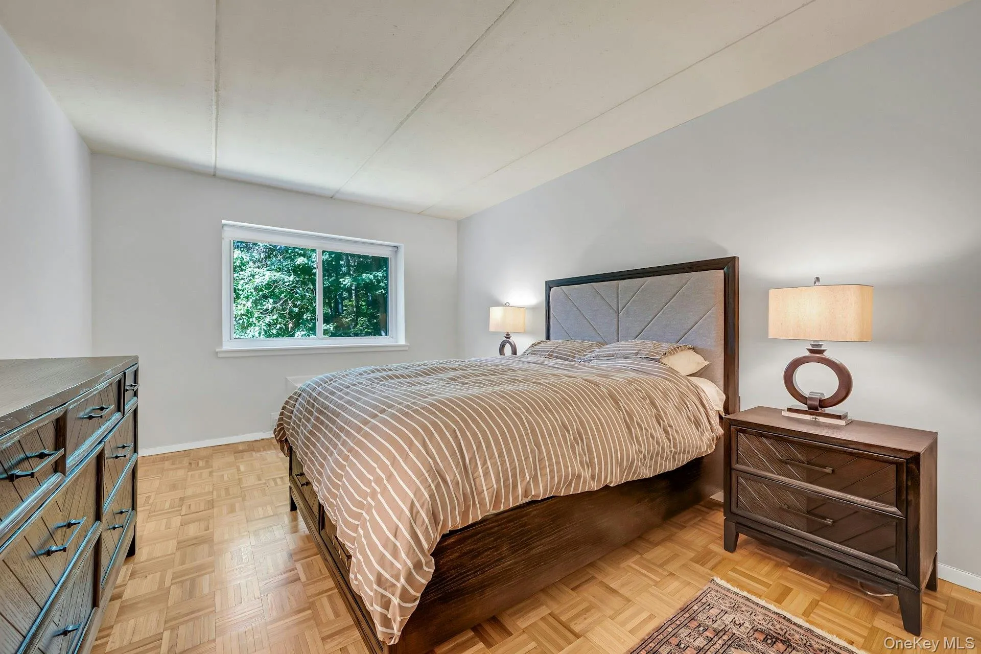 Good sized bedroom with view of the woods Good sized bedroom with view of the woods