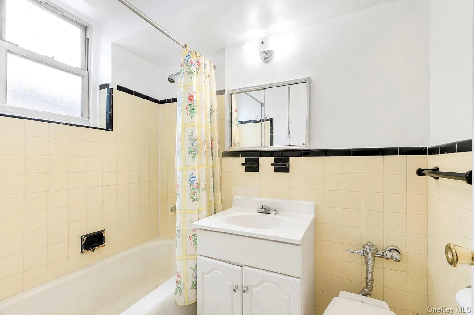84-50 169th Street, New York, NY, 2 Bedrooms Bedrooms, 5 Rooms Rooms,1 BathroomBathrooms,Residential,For Rent,169th Street,0,1045557 84-50 169th Street, New York, NY, 2 Bedrooms Bedrooms, 5 Rooms Rooms,1 BathroomBathrooms,Residential,For Rent,169th Street,0,1045557