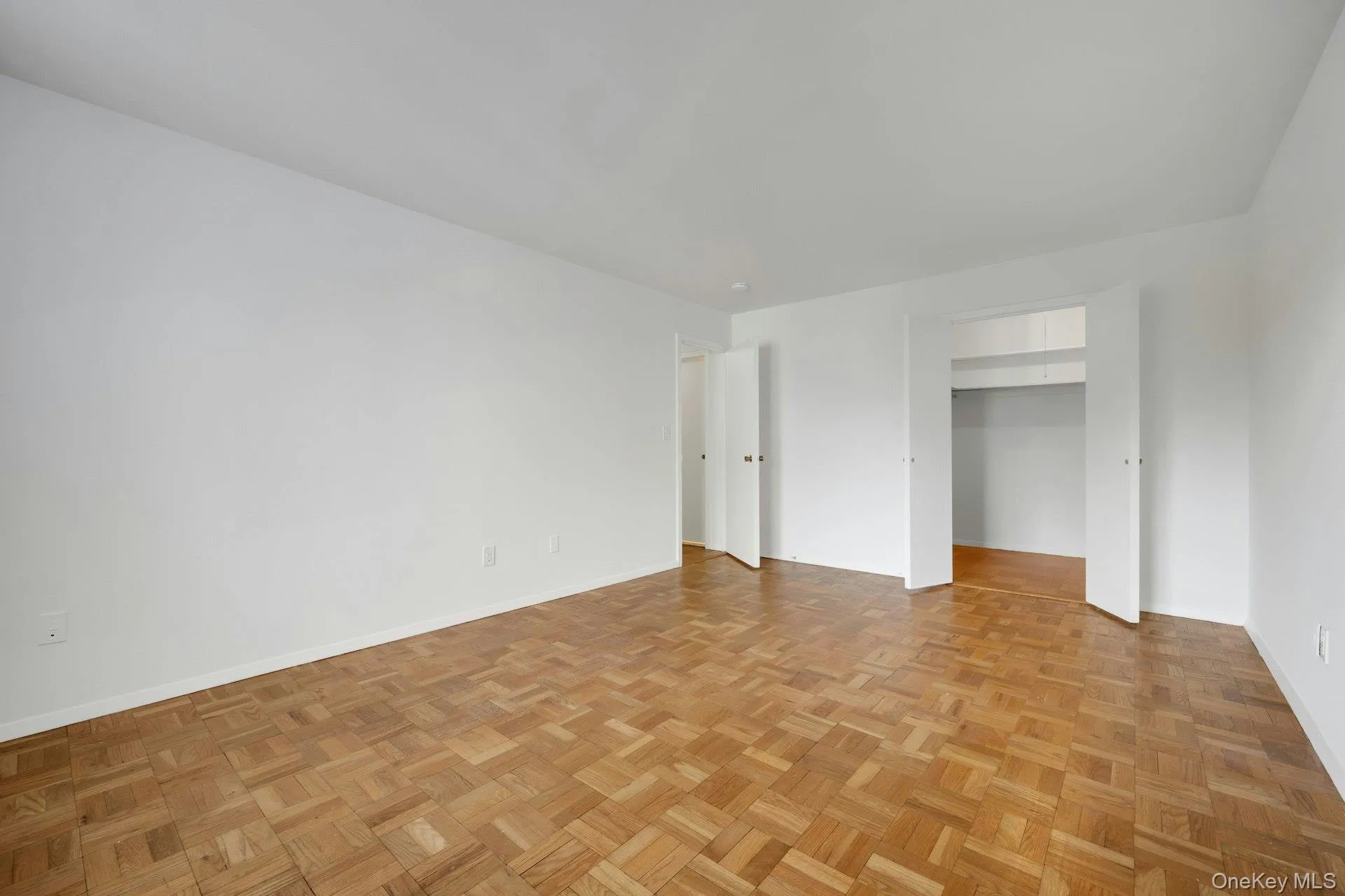 Spacious bedroom with an exceptionally large walk-in closet. Spacious bedroom with an exceptionally large walk-in closet.