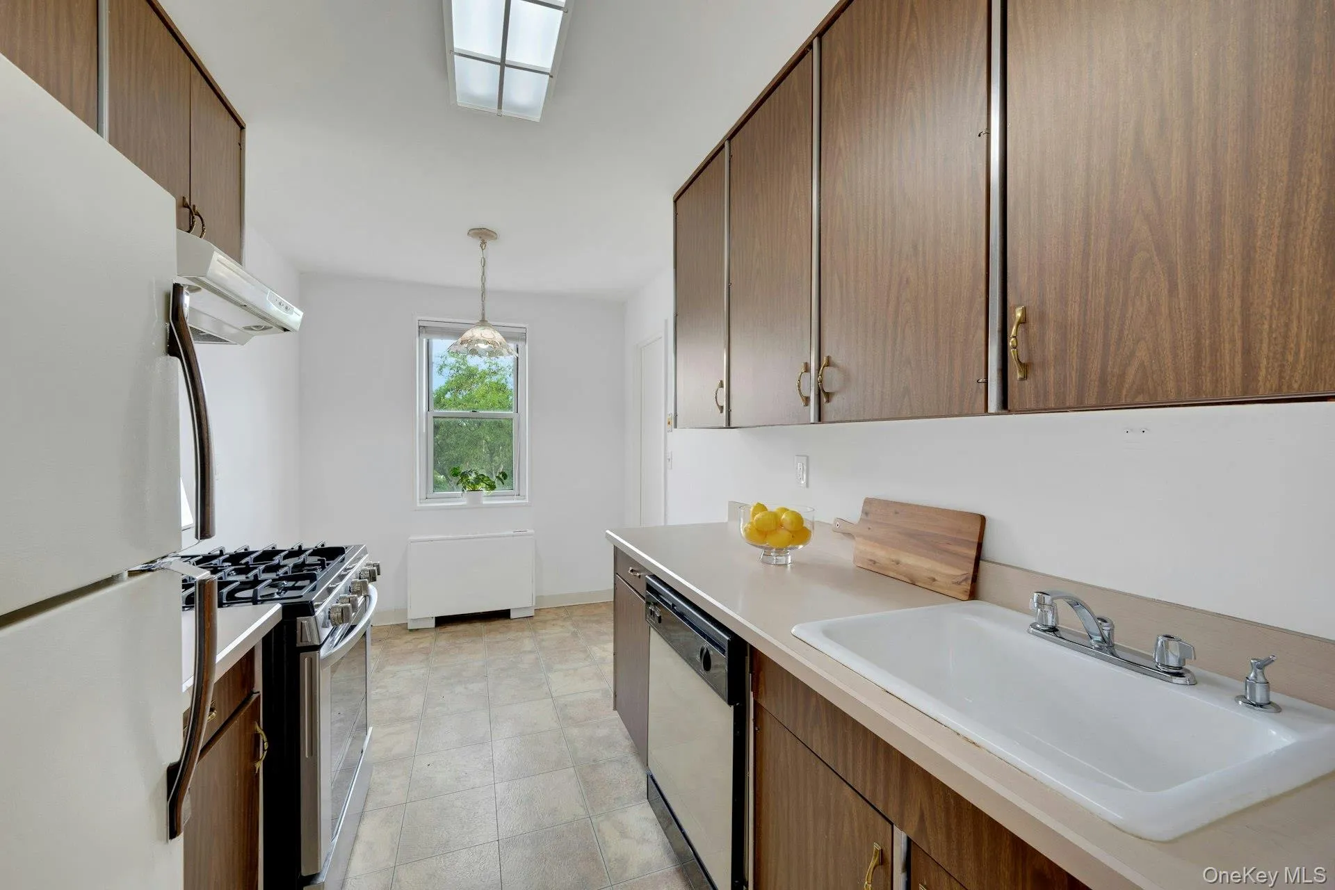 499 Broadway, White Plains, NY, 1 Bedroom Bedrooms, 3 Rooms Rooms,1 BathroomBathrooms,Residential,For Rent,Broadway,0,1045562 499 Broadway, White Plains, NY, 1 Bedroom Bedrooms, 3 Rooms Rooms,1 BathroomBathrooms,Residential,For Rent,Broadway,0,1045562