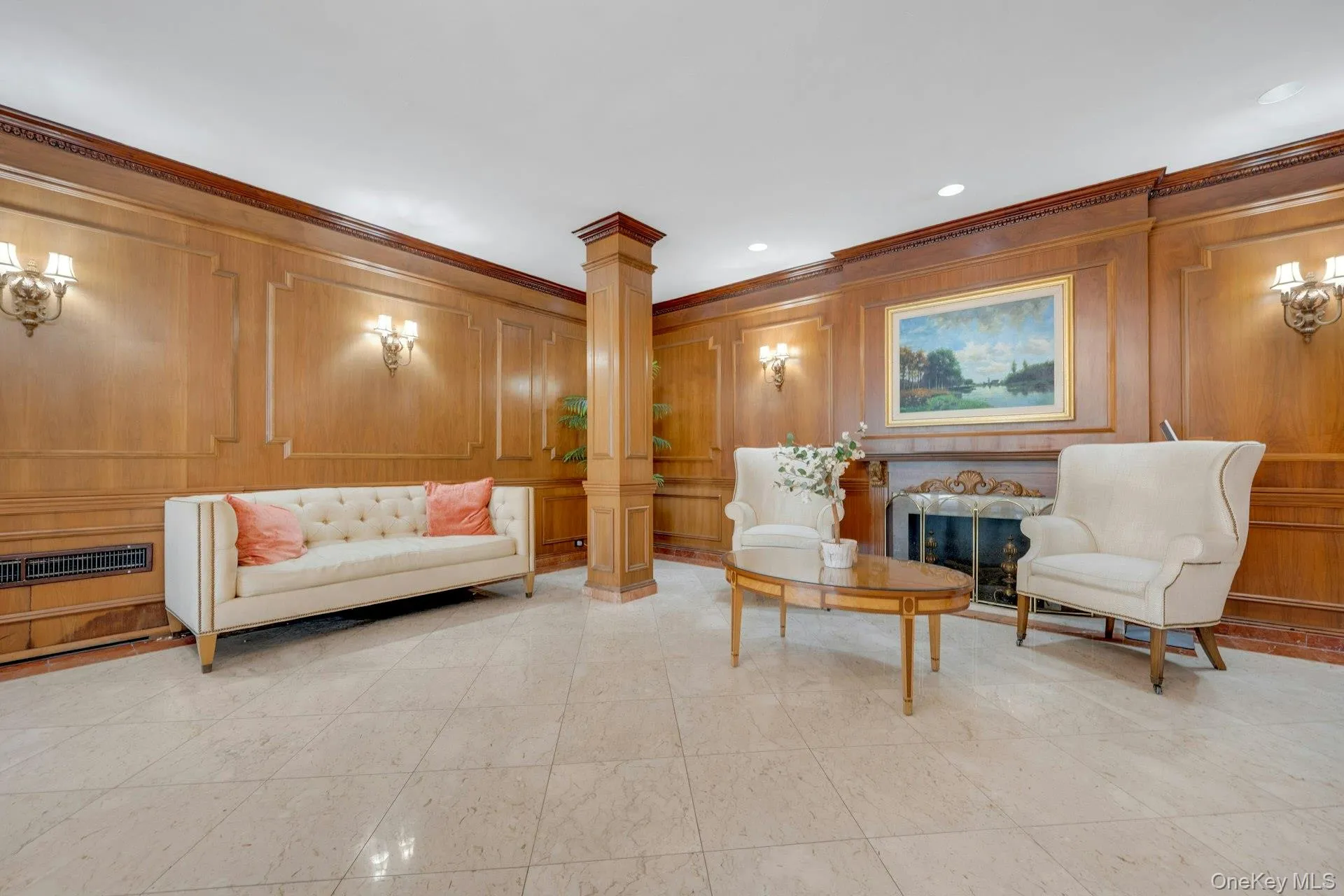 Welcoming, beautifully maintained lobby with a doorman. Welcoming, beautifully maintained lobby with a doorman.