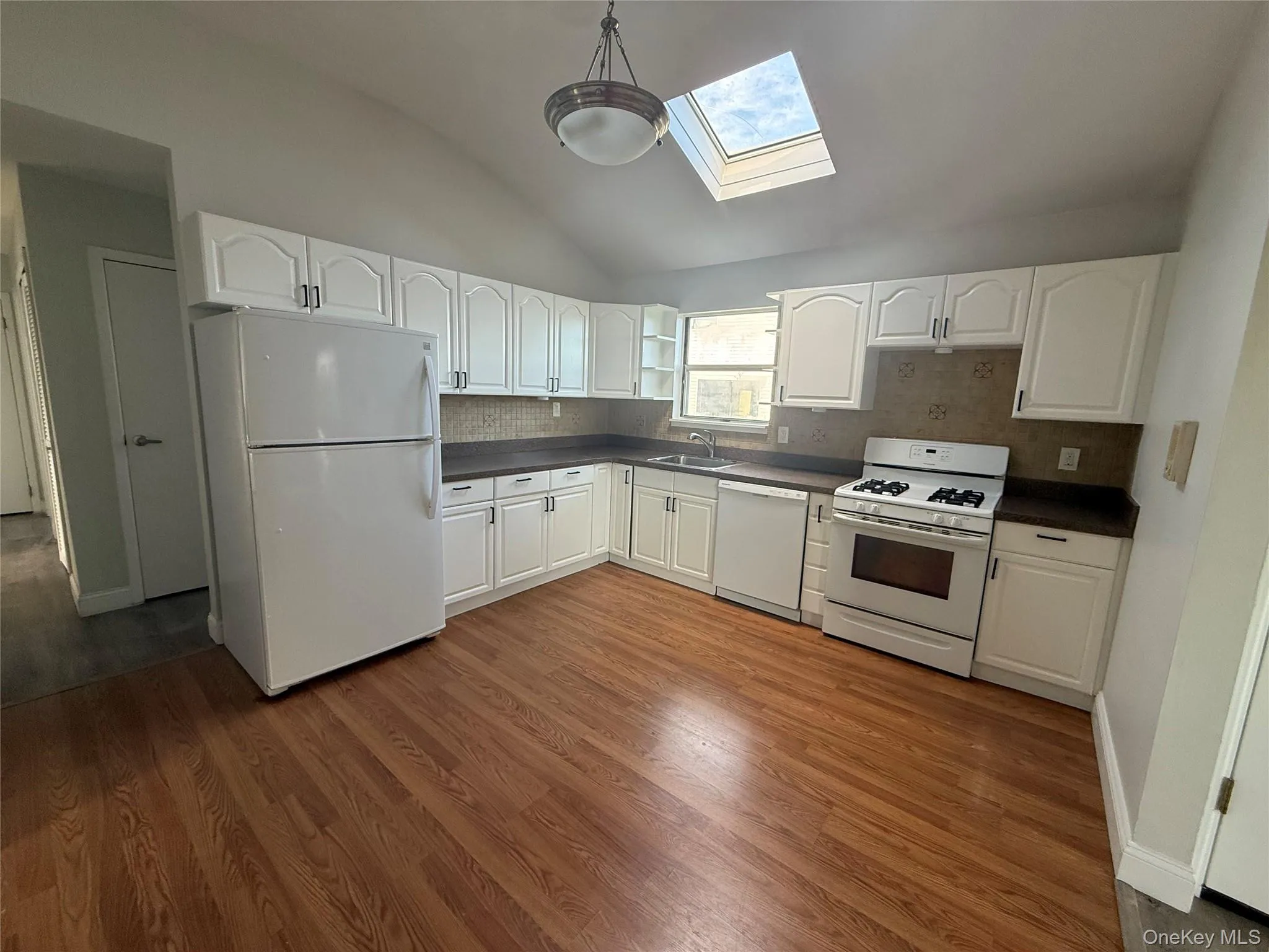 885 E Park Avenue, Long Beach, NY, 2 Bedroom Bedrooms, 5 Room Rooms,2 BathroomBathrooms,Residential Lease,For Rent,E Park,0,1045563 885 E Park Avenue, Long Beach, NY, 2 Bedroom Bedrooms, 5 Room Rooms,2 BathroomBathrooms,Residential Lease,For Rent,E Park,0,1045563
