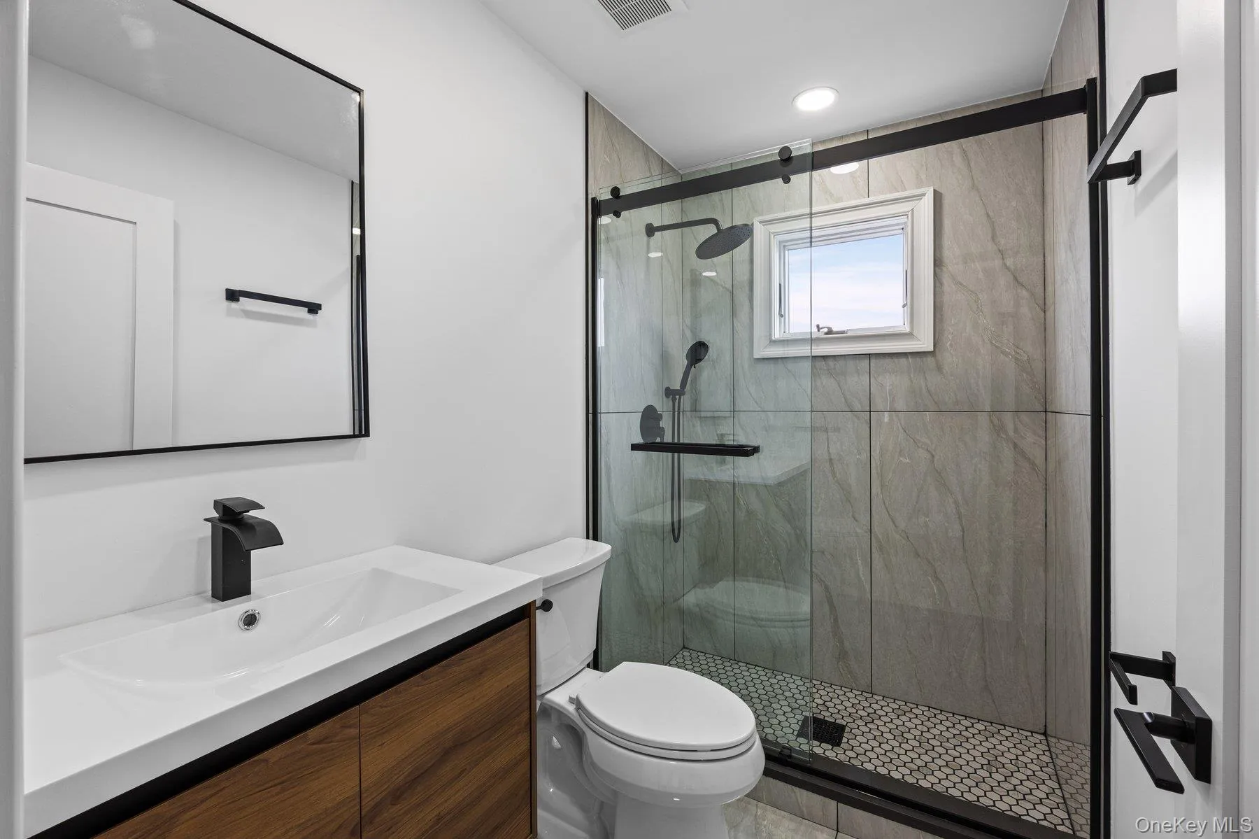 2819 Bay Drive, Hempstead, NY, 5 Bedrooms Bedrooms, 12 Rooms Rooms,3 BathroomsBathrooms,Residential,For Rent,Bay,0,1045570 2819 Bay Drive, Hempstead, NY, 5 Bedrooms Bedrooms, 12 Rooms Rooms,3 BathroomsBathrooms,Residential,For Rent,Bay,0,1045570
