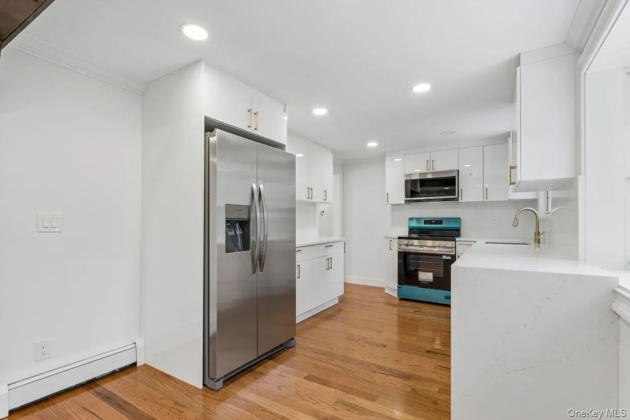 98 Rose Place, Brookhaven, NY, 3 Bedrooms Bedrooms, 6 Rooms Rooms,1 BathroomBathrooms,Residential Lease,For Rent,Rose,0,1045578 98 Rose Place, Brookhaven, NY, 3 Bedrooms Bedrooms, 6 Rooms Rooms,1 BathroomBathrooms,Residential Lease,For Rent,Rose,0,1045578