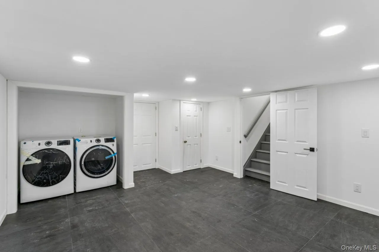 98 Rose Place, Brookhaven, NY, 3 Bedrooms Bedrooms, 6 Rooms Rooms,1 BathroomBathrooms,Residential Lease,For Rent,Rose,0,1045578 98 Rose Place, Brookhaven, NY, 3 Bedrooms Bedrooms, 6 Rooms Rooms,1 BathroomBathrooms,Residential Lease,For Rent,Rose,0,1045578