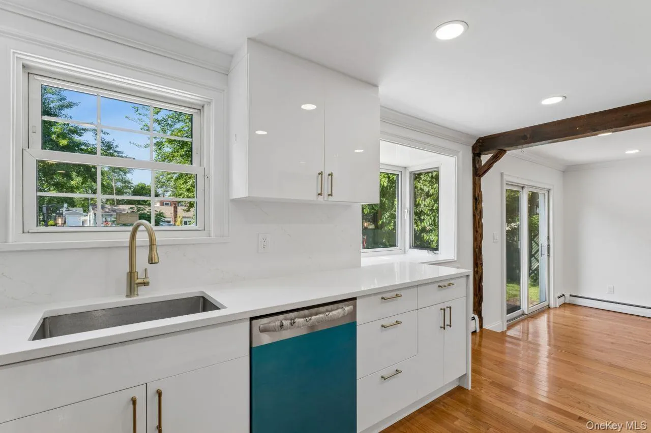 98 Rose Place, Brookhaven, NY, 3 Bedrooms Bedrooms, 6 Rooms Rooms,1 BathroomBathrooms,Residential Lease,For Rent,Rose,0,1045578 98 Rose Place, Brookhaven, NY, 3 Bedrooms Bedrooms, 6 Rooms Rooms,1 BathroomBathrooms,Residential Lease,For Rent,Rose,0,1045578