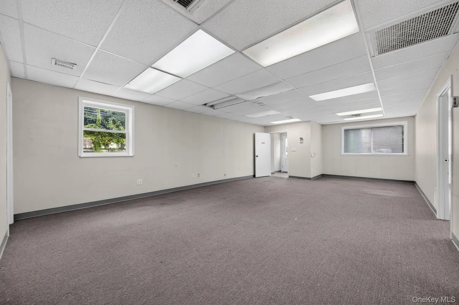 Large Front Window lets in plenty of natural light Large Front Window lets in plenty of natural light