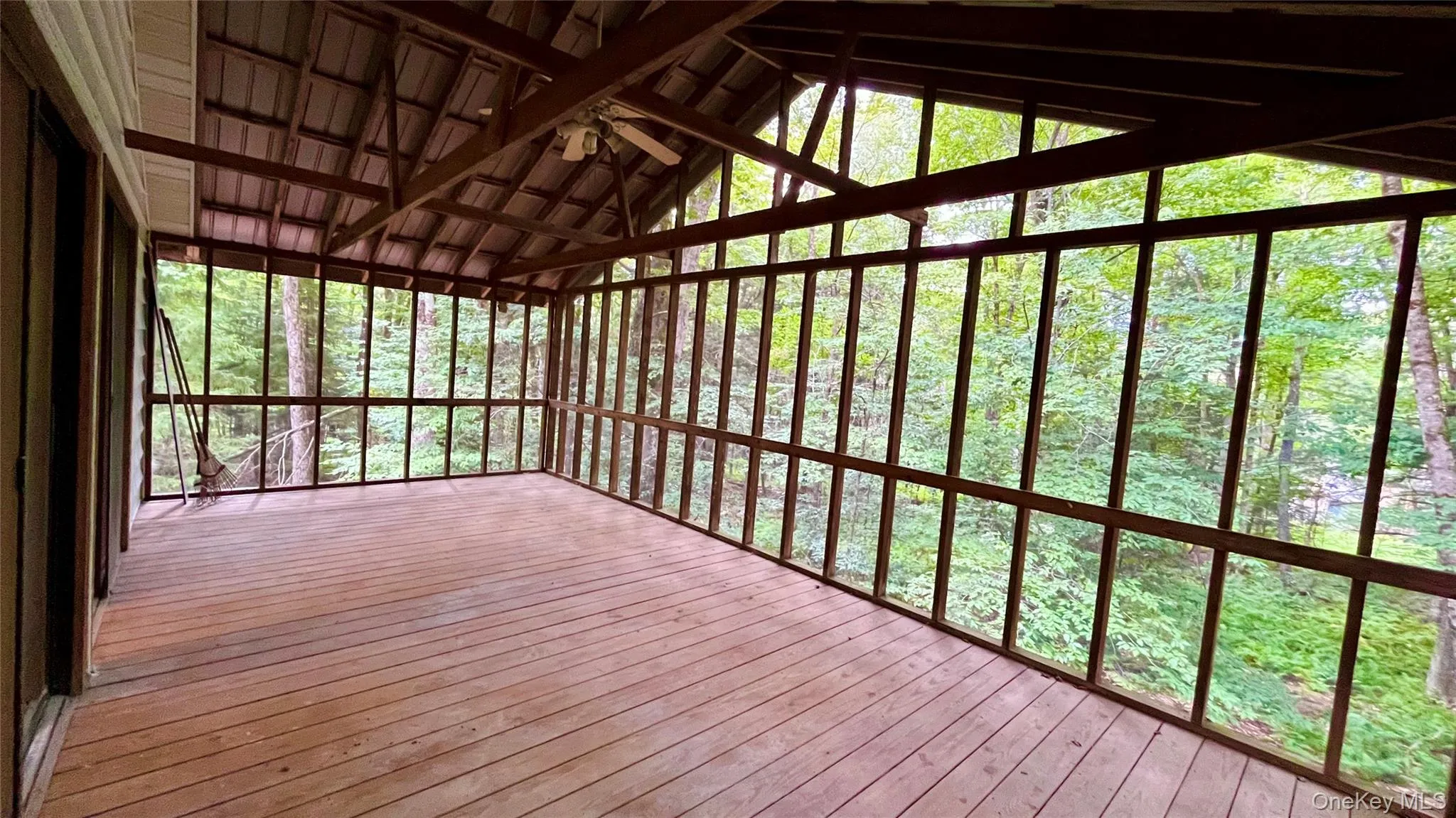 vaulted ceiling large screened in porch right off the great room! vaulted ceiling large screened in porch right off the great room!