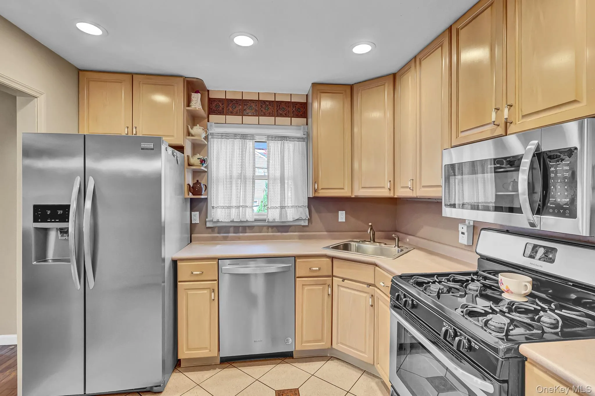 948 Simon Place, Hempstead, NY, 5 Bedrooms Bedrooms, 7 Rooms Rooms,2 BathroomsBathrooms,Residential,For Rent,Simon,0,1045598 948 Simon Place, Hempstead, NY, 5 Bedrooms Bedrooms, 7 Rooms Rooms,2 BathroomsBathrooms,Residential,For Rent,Simon,0,1045598