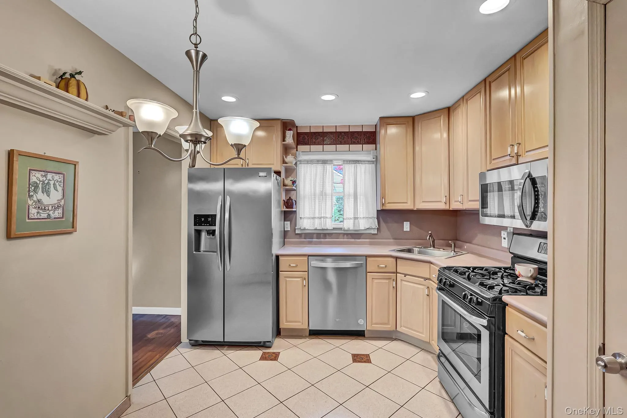 948 Simon Place, Hempstead, NY, 5 Bedrooms Bedrooms, 7 Rooms Rooms,2 BathroomsBathrooms,Residential,For Rent,Simon,0,1045598 948 Simon Place, Hempstead, NY, 5 Bedrooms Bedrooms, 7 Rooms Rooms,2 BathroomsBathrooms,Residential,For Rent,Simon,0,1045598