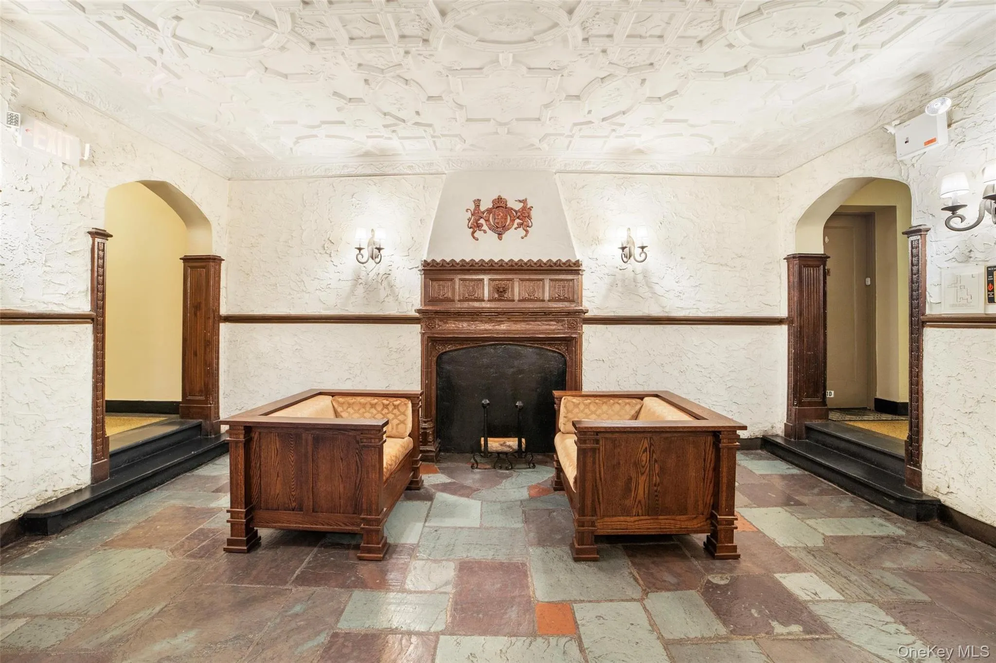 Lobby level: elevator, mailboxes, stairs up Lobby level: elevator, mailboxes, stairs up