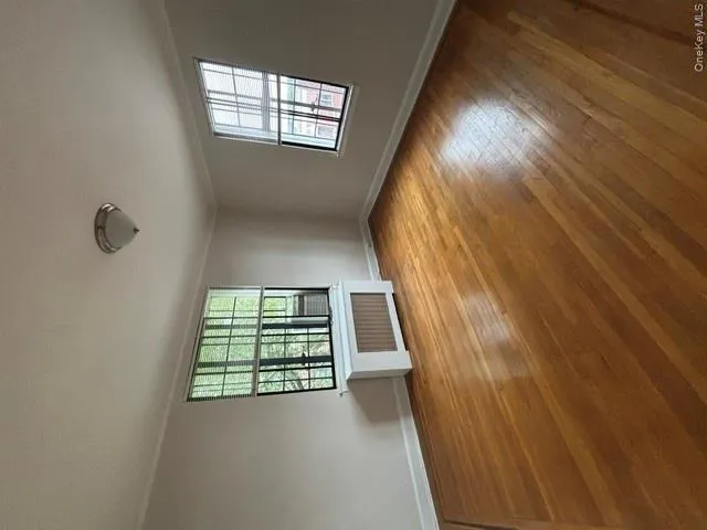 BR 1 w/ 2 windows, A/C BR 1 w/ 2 windows, A/C