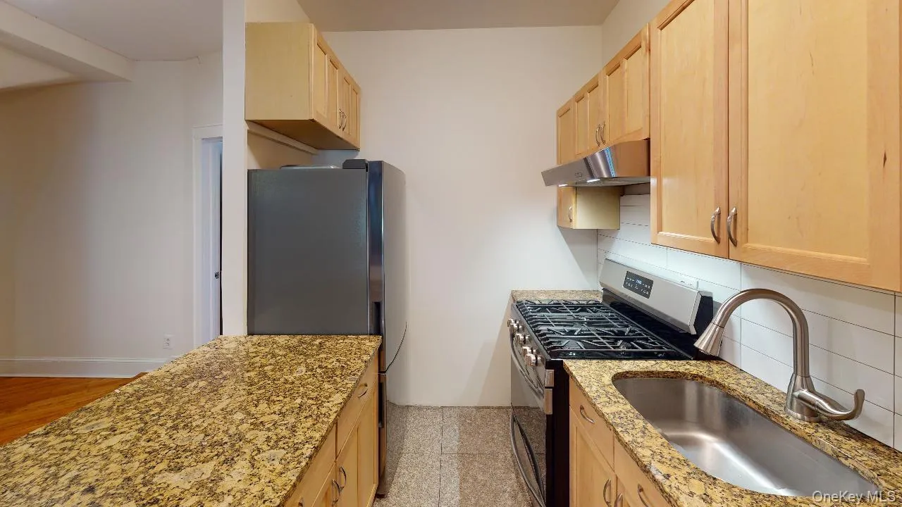 382 Burns Street, New York, NY, 3 Bedrooms Bedrooms, 5 Rooms Rooms,2 BathroomsBathrooms,Residential Lease,For Rent,Burns,0,1045613 382 Burns Street, New York, NY, 3 Bedrooms Bedrooms, 5 Rooms Rooms,2 BathroomsBathrooms,Residential Lease,For Rent,Burns,0,1045613