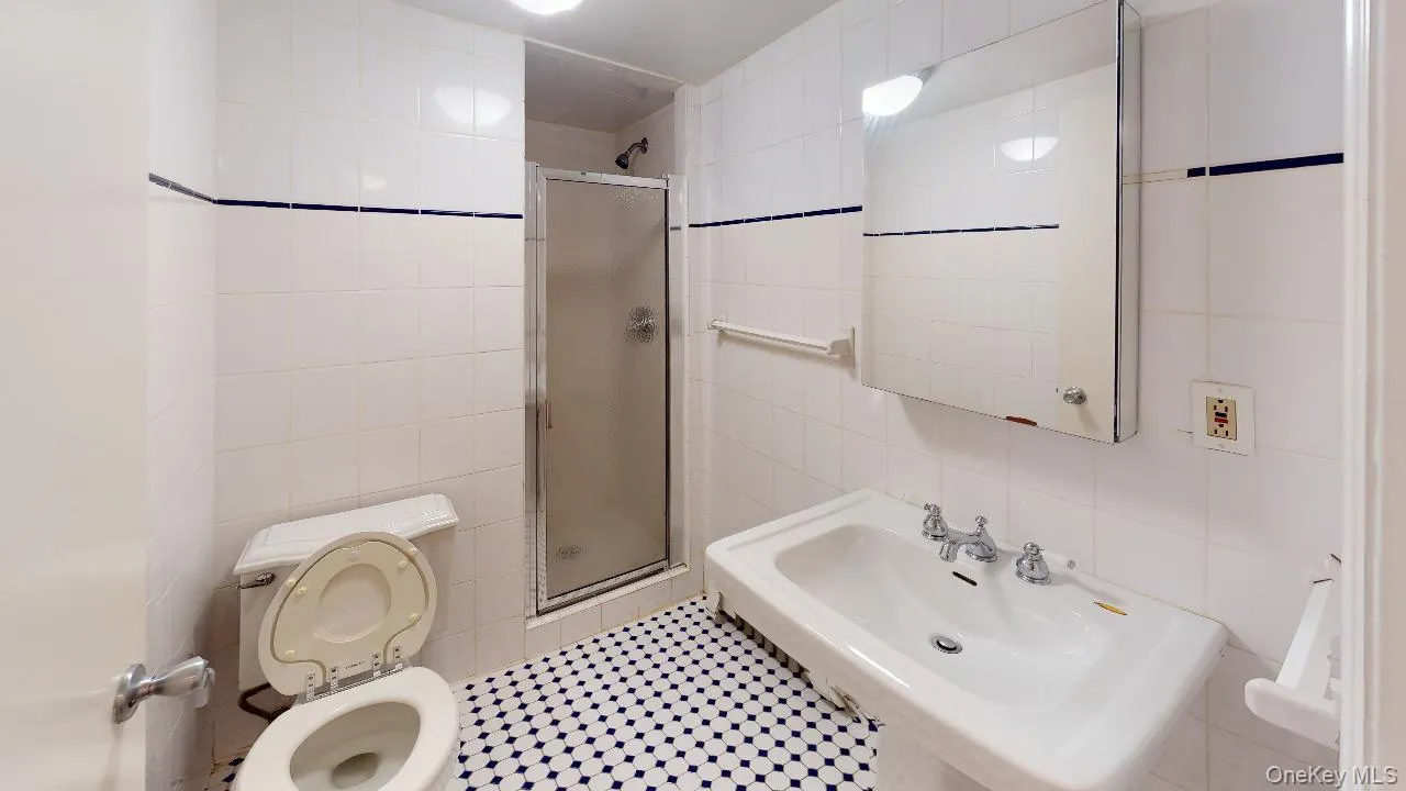 382 Burns Street, New York, NY, 3 Bedrooms Bedrooms, 5 Rooms Rooms,2 BathroomsBathrooms,Residential Lease,For Rent,Burns,0,1045613 382 Burns Street, New York, NY, 3 Bedrooms Bedrooms, 5 Rooms Rooms,2 BathroomsBathrooms,Residential Lease,For Rent,Burns,0,1045613