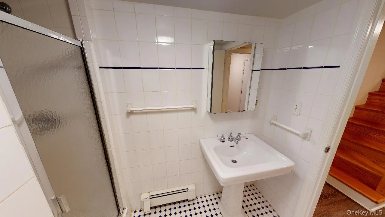 382 Burns Street, New York, NY, 3 Bedrooms Bedrooms, 5 Rooms Rooms,2 BathroomsBathrooms,Residential Lease,For Rent,Burns,0,1045613 382 Burns Street, New York, NY, 3 Bedrooms Bedrooms, 5 Rooms Rooms,2 BathroomsBathrooms,Residential Lease,For Rent,Burns,0,1045613