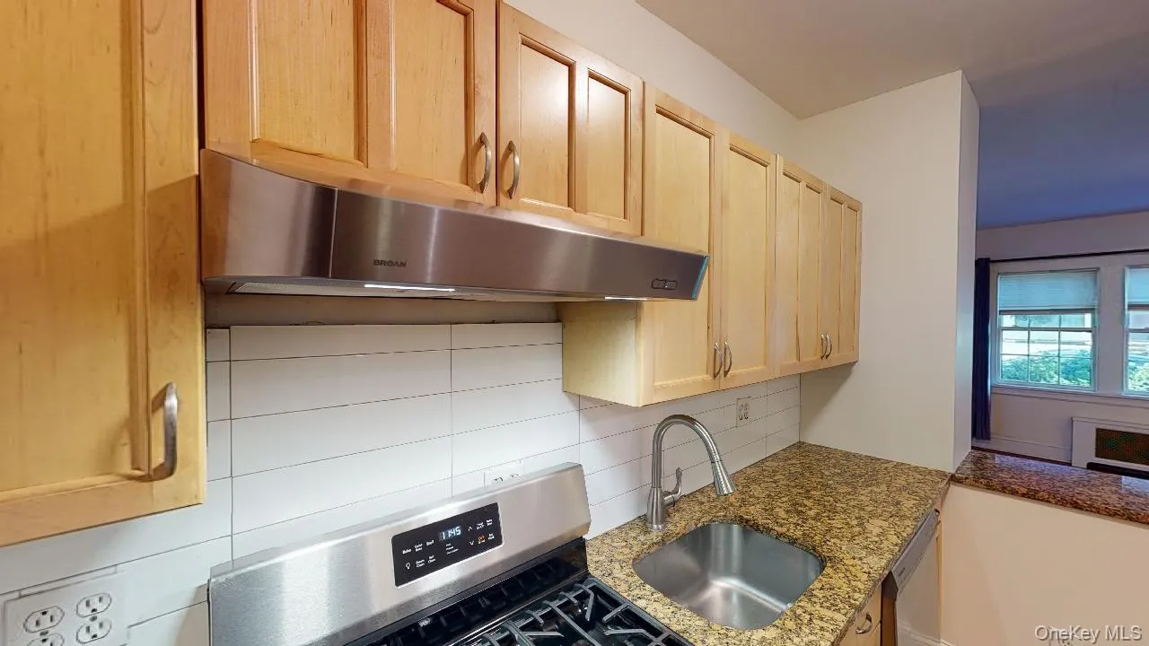 382 Burns Street, New York, NY, 3 Bedrooms Bedrooms, 5 Rooms Rooms,2 BathroomsBathrooms,Residential Lease,For Rent,Burns,0,1045613 382 Burns Street, New York, NY, 3 Bedrooms Bedrooms, 5 Rooms Rooms,2 BathroomsBathrooms,Residential Lease,For Rent,Burns,0,1045613