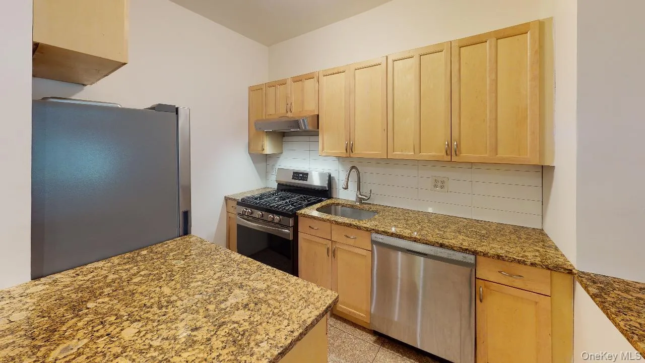 382 Burns Street, New York, NY, 3 Bedrooms Bedrooms, 5 Rooms Rooms,2 BathroomsBathrooms,Residential Lease,For Rent,Burns,0,1045613 382 Burns Street, New York, NY, 3 Bedrooms Bedrooms, 5 Rooms Rooms,2 BathroomsBathrooms,Residential Lease,For Rent,Burns,0,1045613