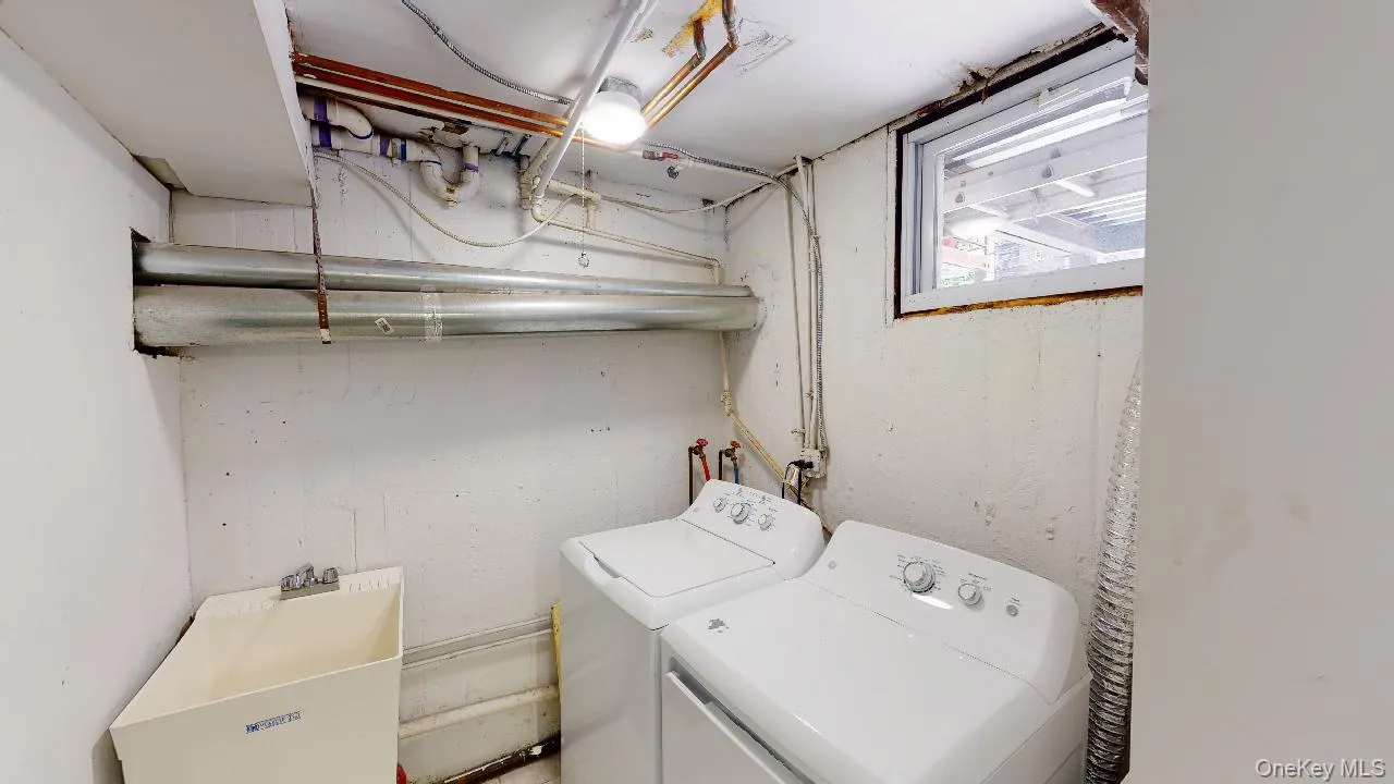 382 Burns Street, New York, NY, 3 Bedrooms Bedrooms, 5 Rooms Rooms,2 BathroomsBathrooms,Residential Lease,For Rent,Burns,0,1045613 382 Burns Street, New York, NY, 3 Bedrooms Bedrooms, 5 Rooms Rooms,2 BathroomsBathrooms,Residential Lease,For Rent,Burns,0,1045613