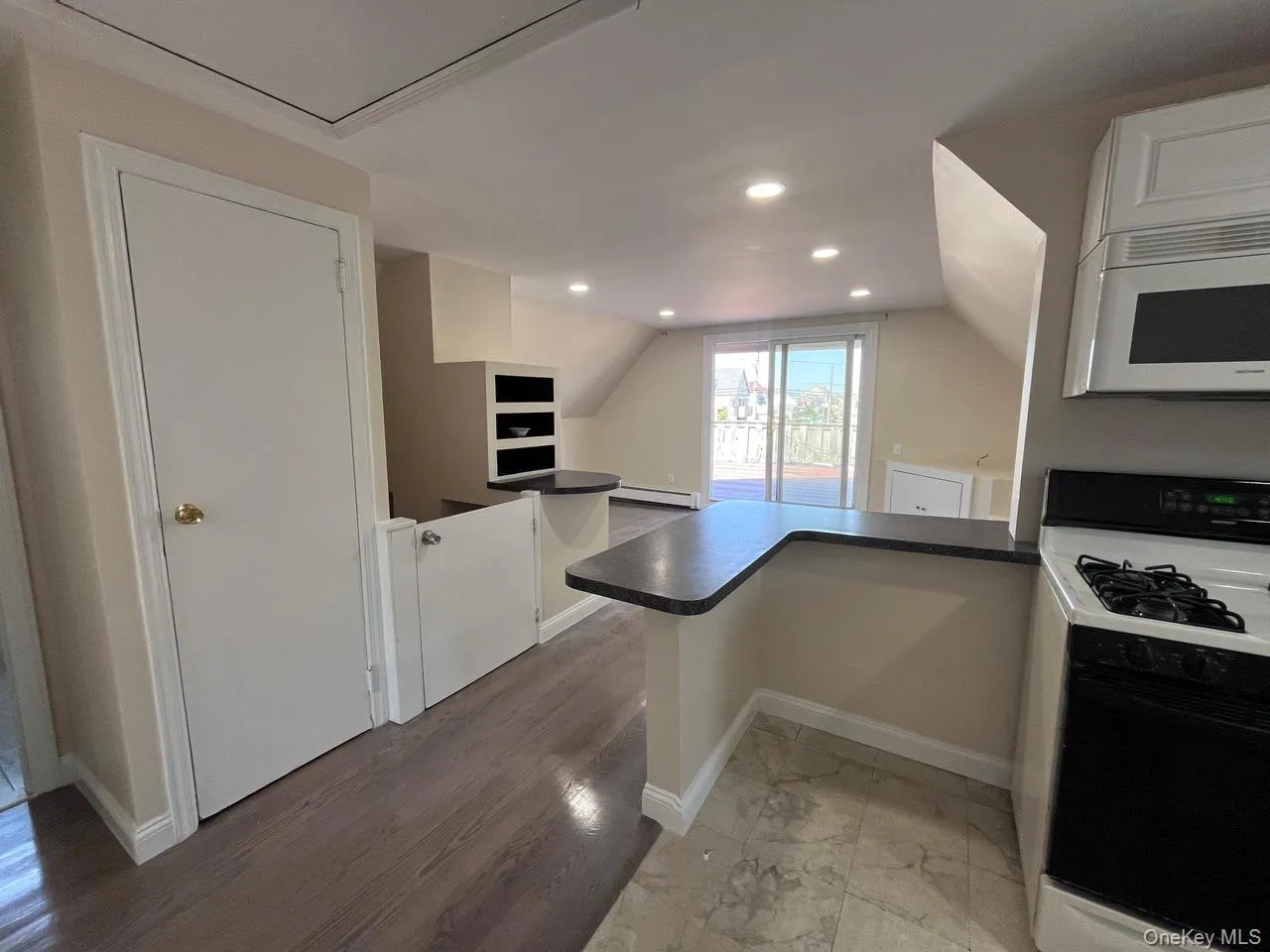 252 Lindell Boulevard, Long Beach, NY, 1 Bedroom Bedrooms, 3 Rooms Rooms,1 BathroomBathrooms,Residential Lease,For Rent,Lindell,0,1045622 252 Lindell Boulevard, Long Beach, NY, 1 Bedroom Bedrooms, 3 Rooms Rooms,1 BathroomBathrooms,Residential Lease,For Rent,Lindell,0,1045622
