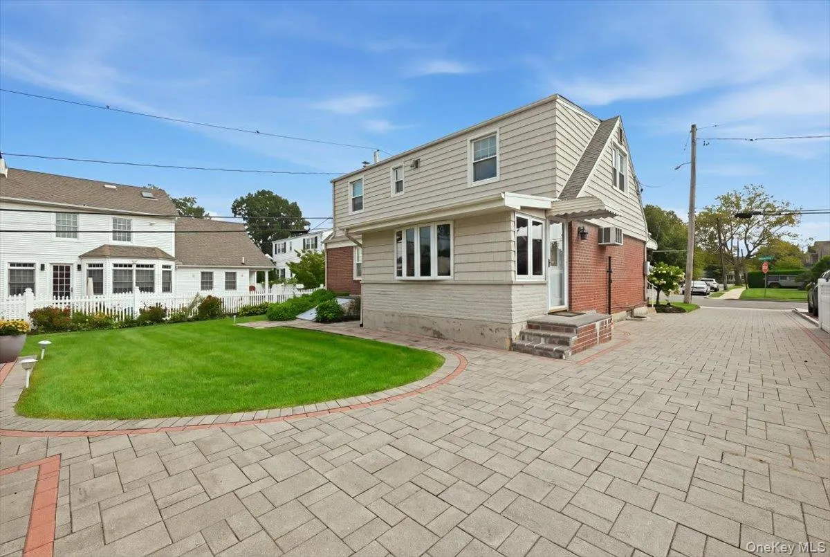 303 Caroline Avenue, Hempstead, NY, 4 Bedrooms Bedrooms, 7 Rooms Rooms,2 BathroomsBathrooms,Residential,For Rent,Caroline,0,1045629 303 Caroline Avenue, Hempstead, NY, 4 Bedrooms Bedrooms, 7 Rooms Rooms,2 BathroomsBathrooms,Residential,For Rent,Caroline,0,1045629